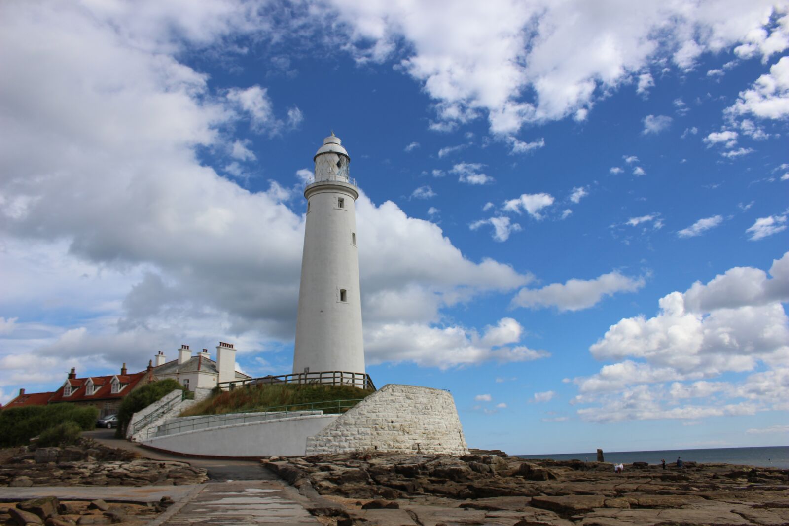 Canon EOS 100D (EOS Rebel SL1 / EOS Kiss X7) sample photo. Lighthouse, st marys, seaside photography