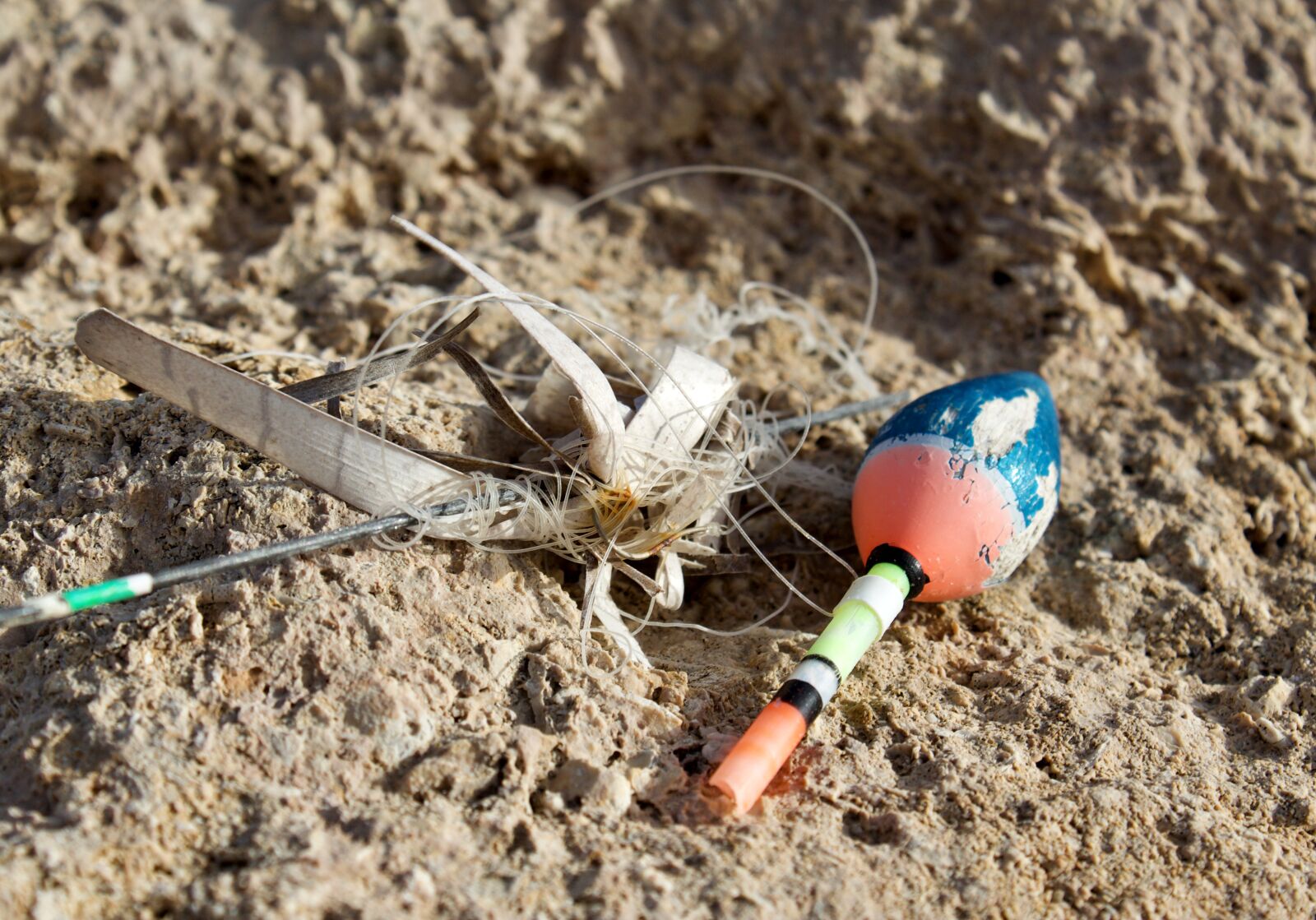 Canon EOS 1300D (EOS Rebel T6 / EOS Kiss X80) sample photo. Fishing, bobber, tackle photography