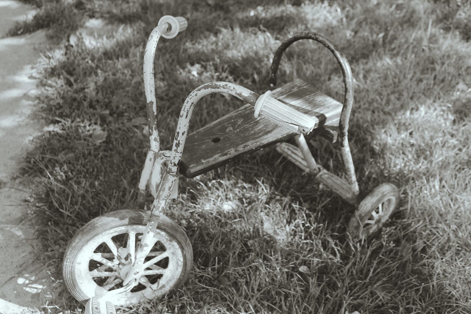 Canon EOS 1100D (EOS Rebel T3 / EOS Kiss X50) sample photo. Bike, old nostalgia, retro photography