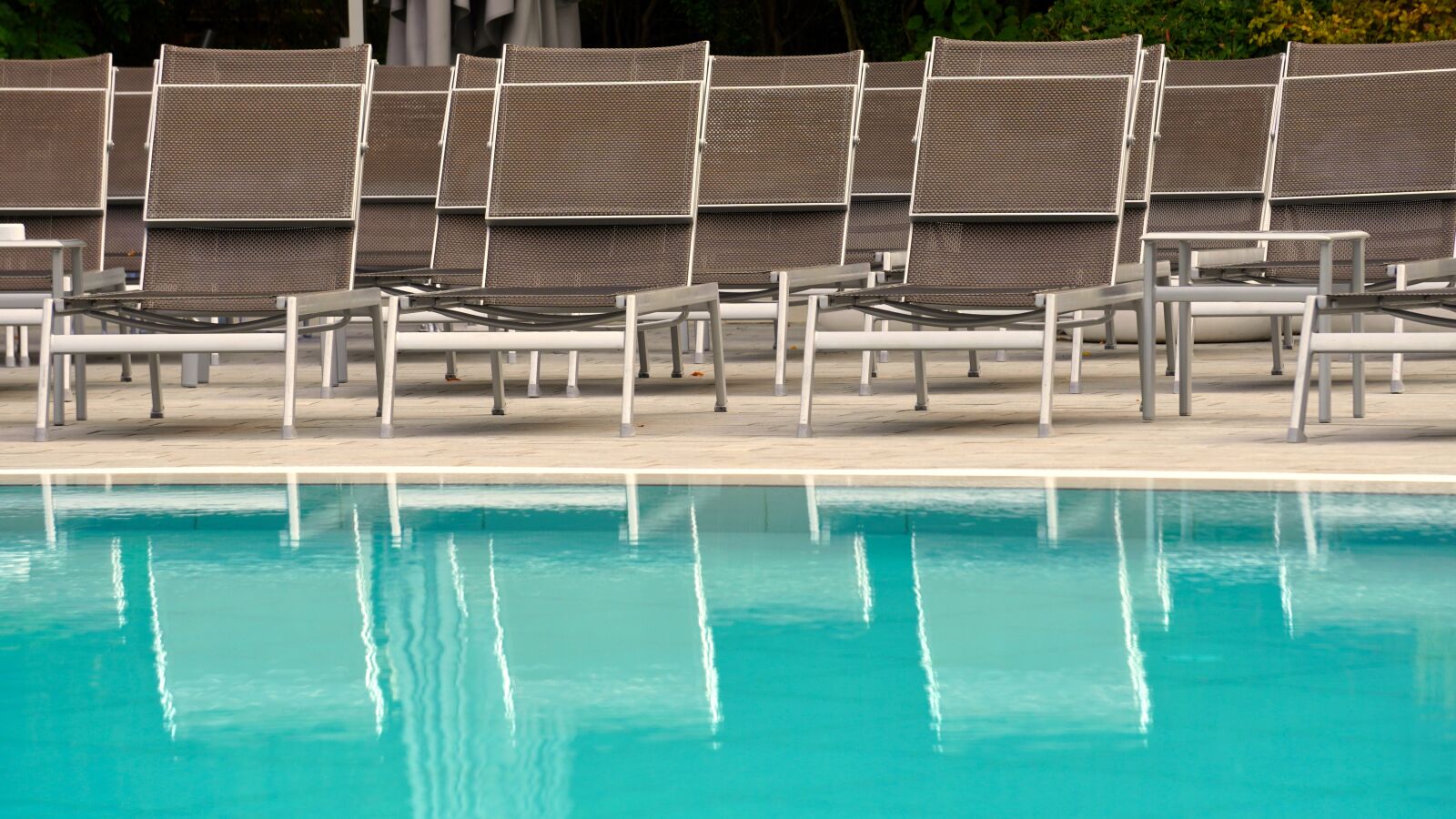 Sony E 55-210mm F4.5-6.3 OSS sample photo. Sun loungers, pool, vacations photography