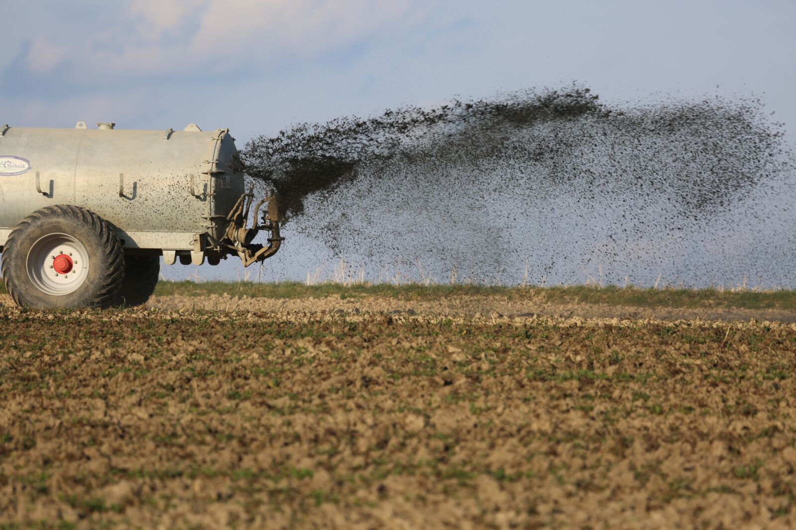 Canon EF 100-400mm F4.5-5.6L IS USM sample photo. Tractor, field, agriculture photography