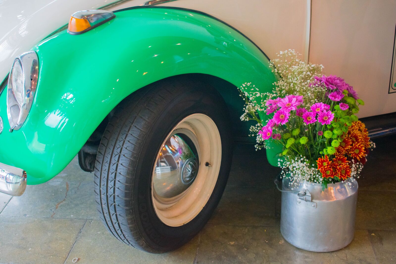 Nikon D3400 sample photo. Volkswagen, flowers, medellin photography