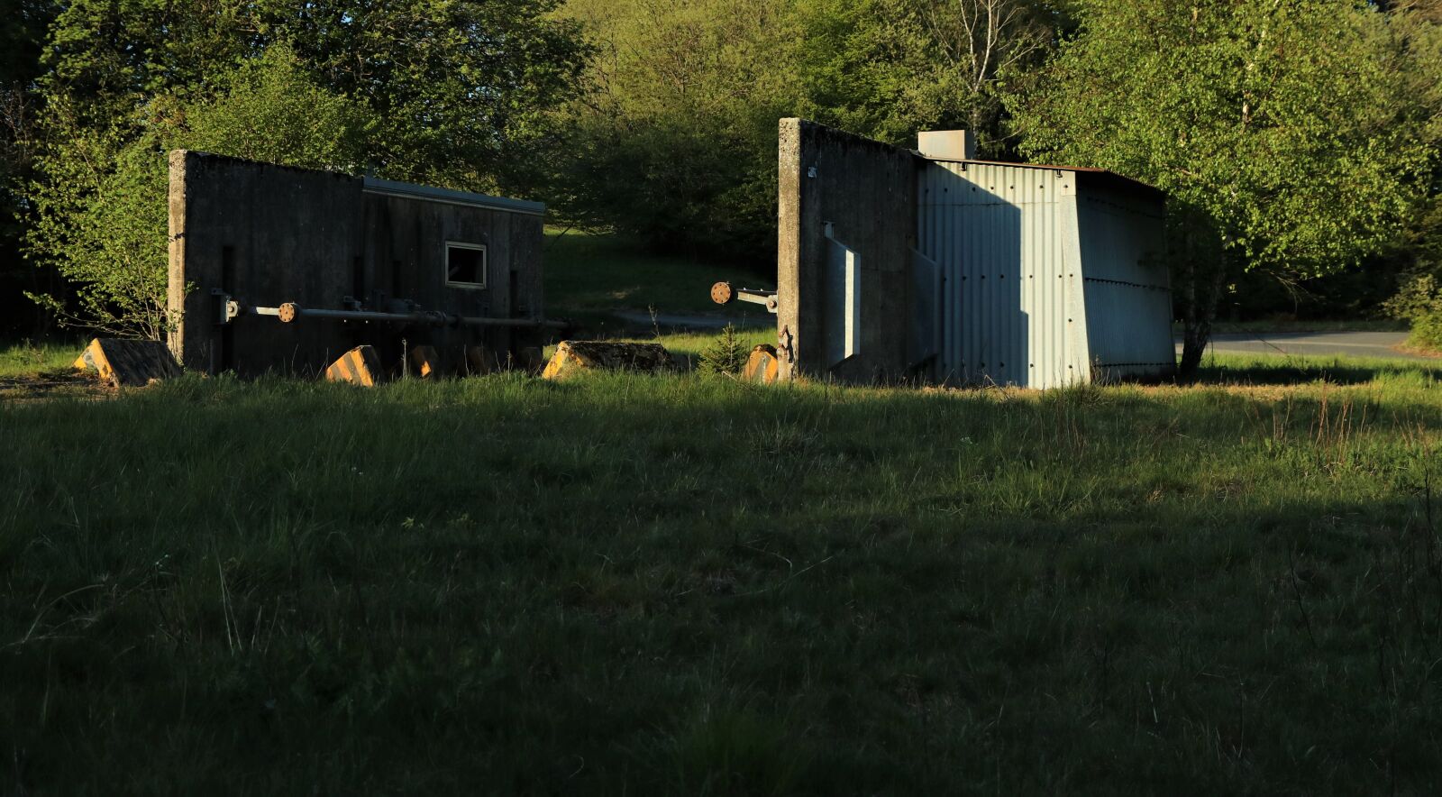 Canon EOS 80D sample photo. Tank washing area, abandoned photography