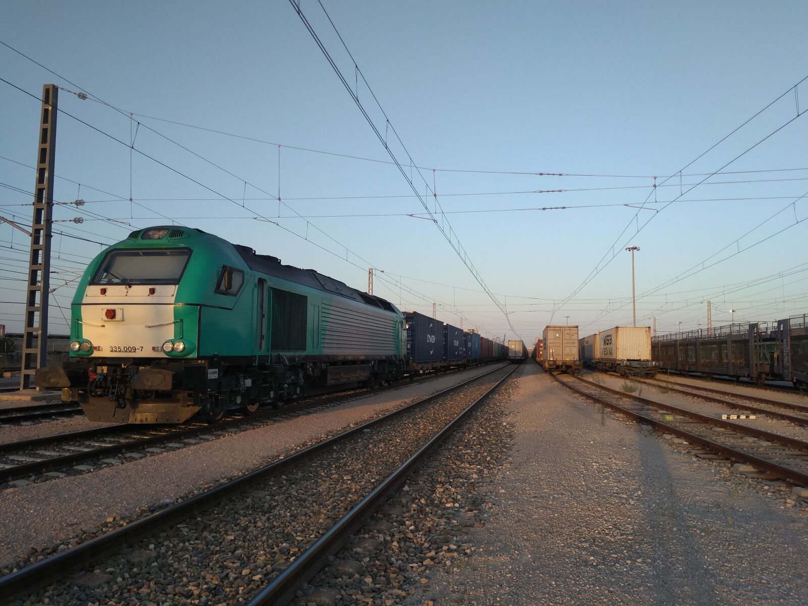 Xiaomi Redmi Note 5A sample photo. Pathways, wagons, railway photography