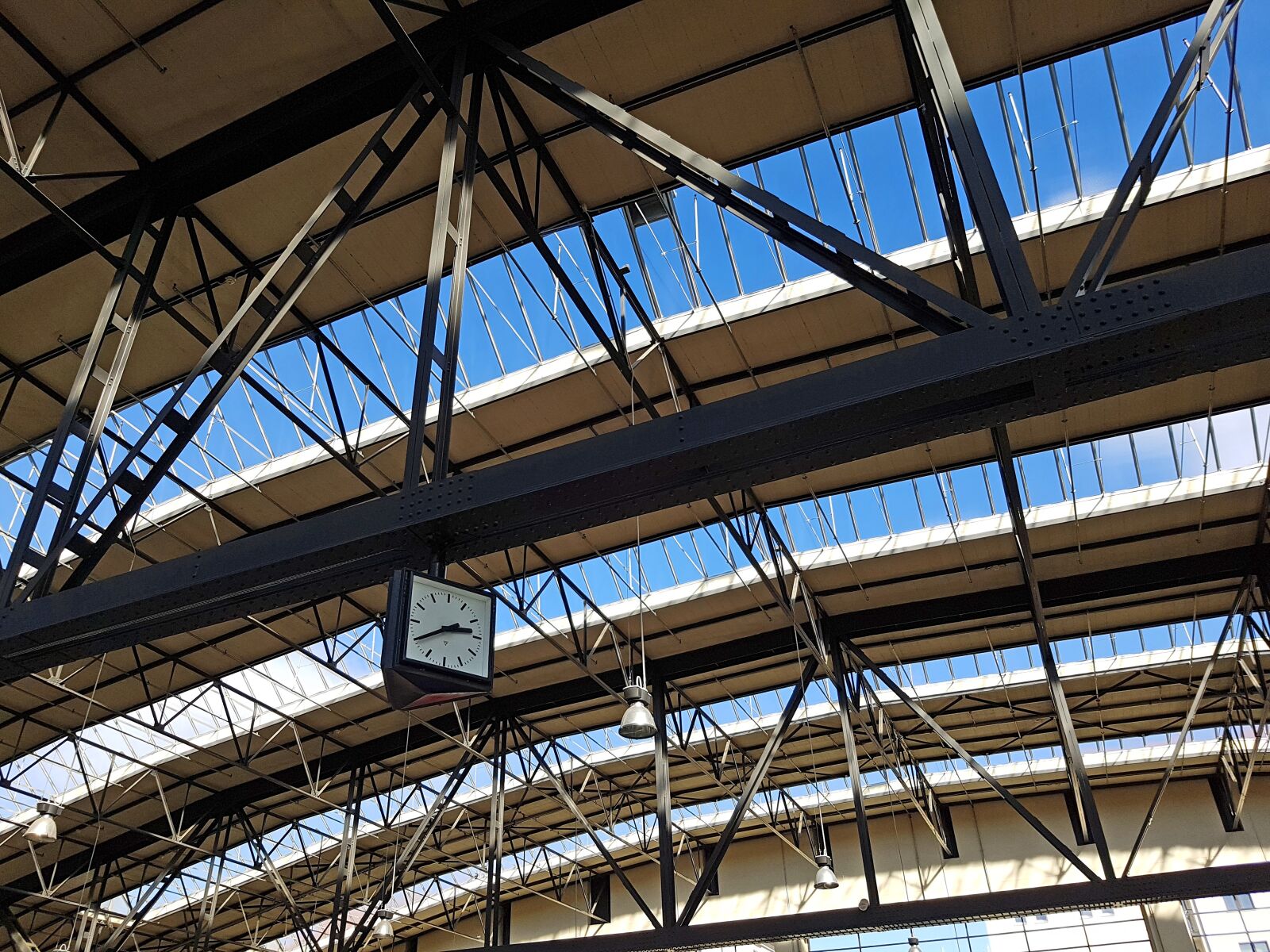 Samsung Galaxy S7 Edge sample photo. Hall, steel, structure photography