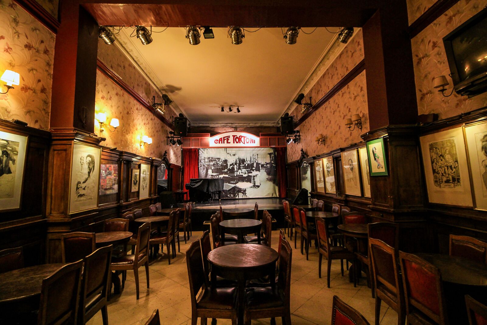 Canon EOS 60D sample photo. Restaurant, bar, decoration photography
