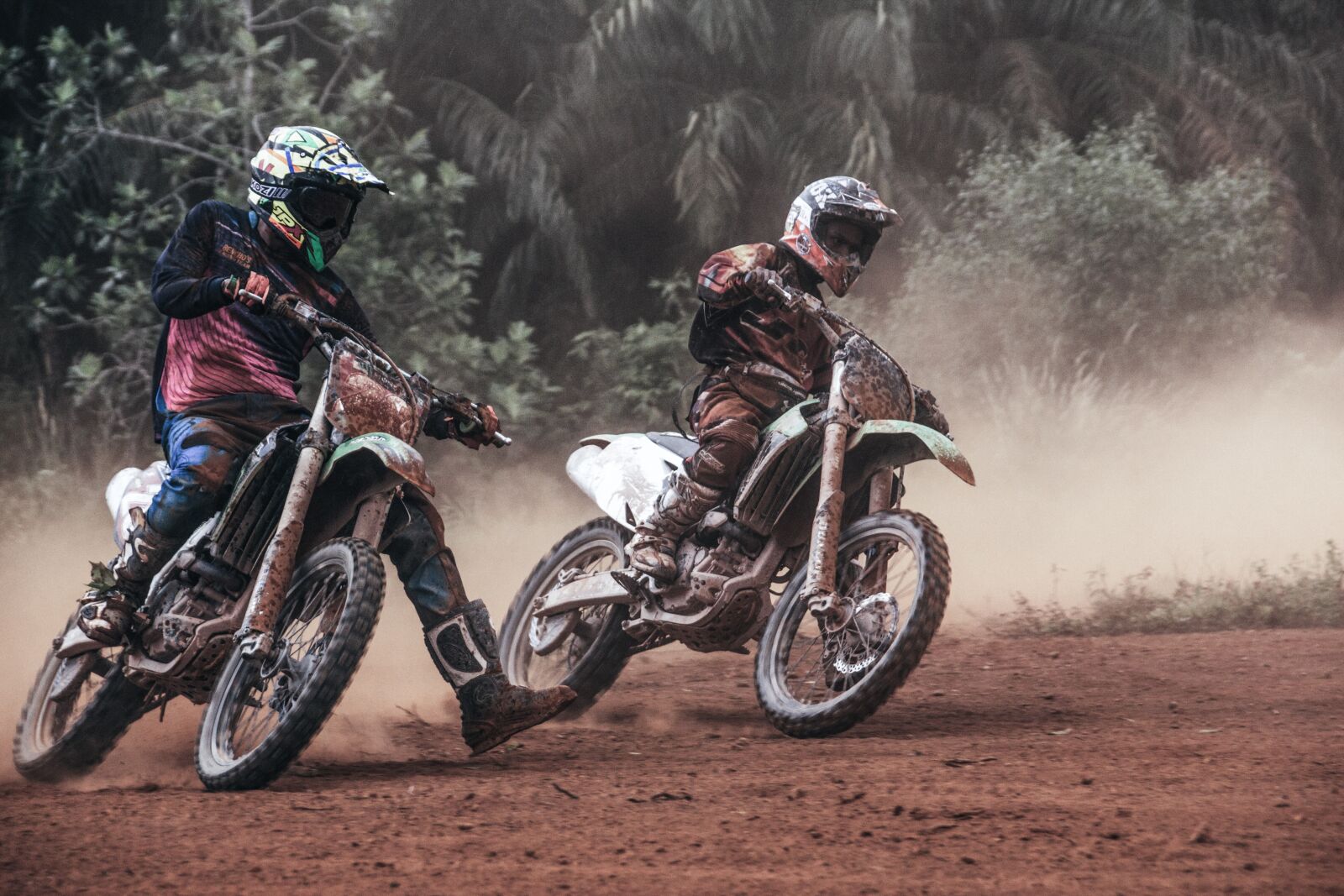 Canon EOS 600D (Rebel EOS T3i / EOS Kiss X5) sample photo. Motorbike, race, outdoor photography