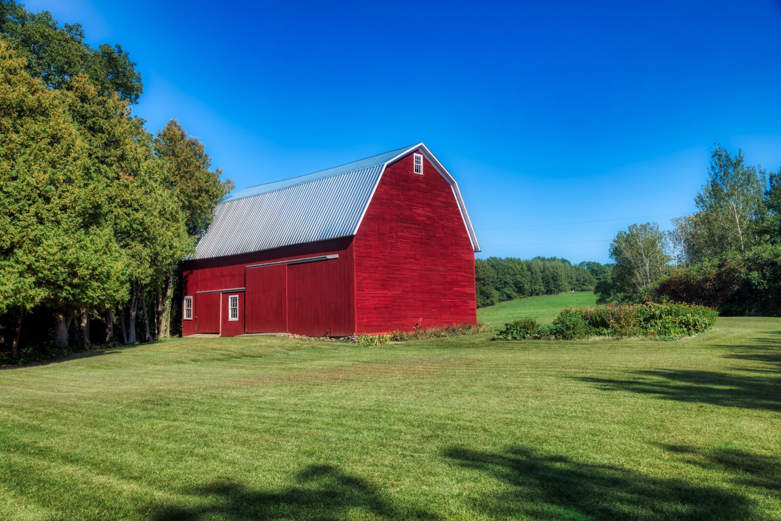 Canon EOS 5DS R + Canon EF 24-105mm F4L IS USM sample photo. Red barn, vermont, new photography