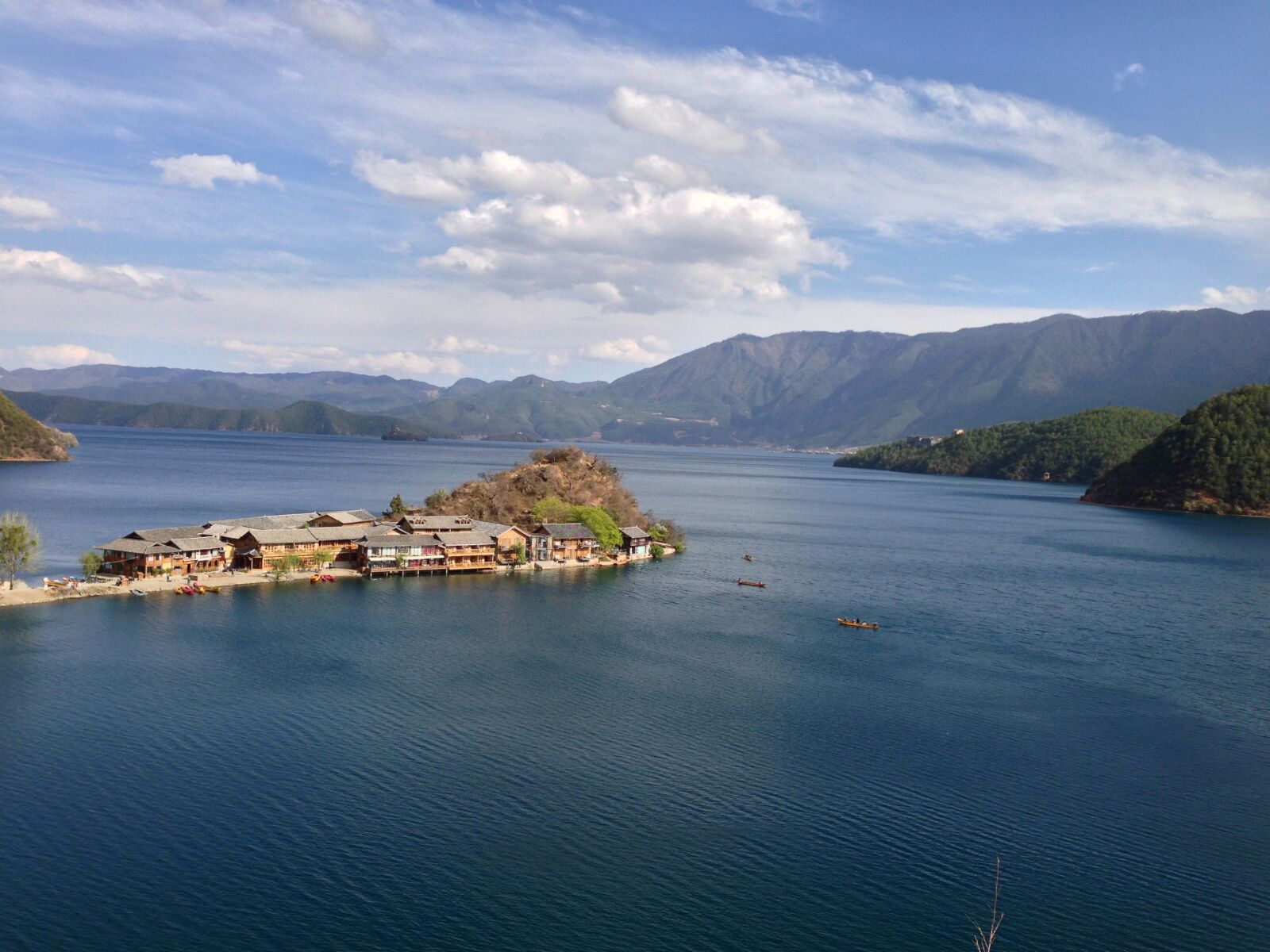 Apple iPhone 5 sample photo. Shanghai put lake, island photography