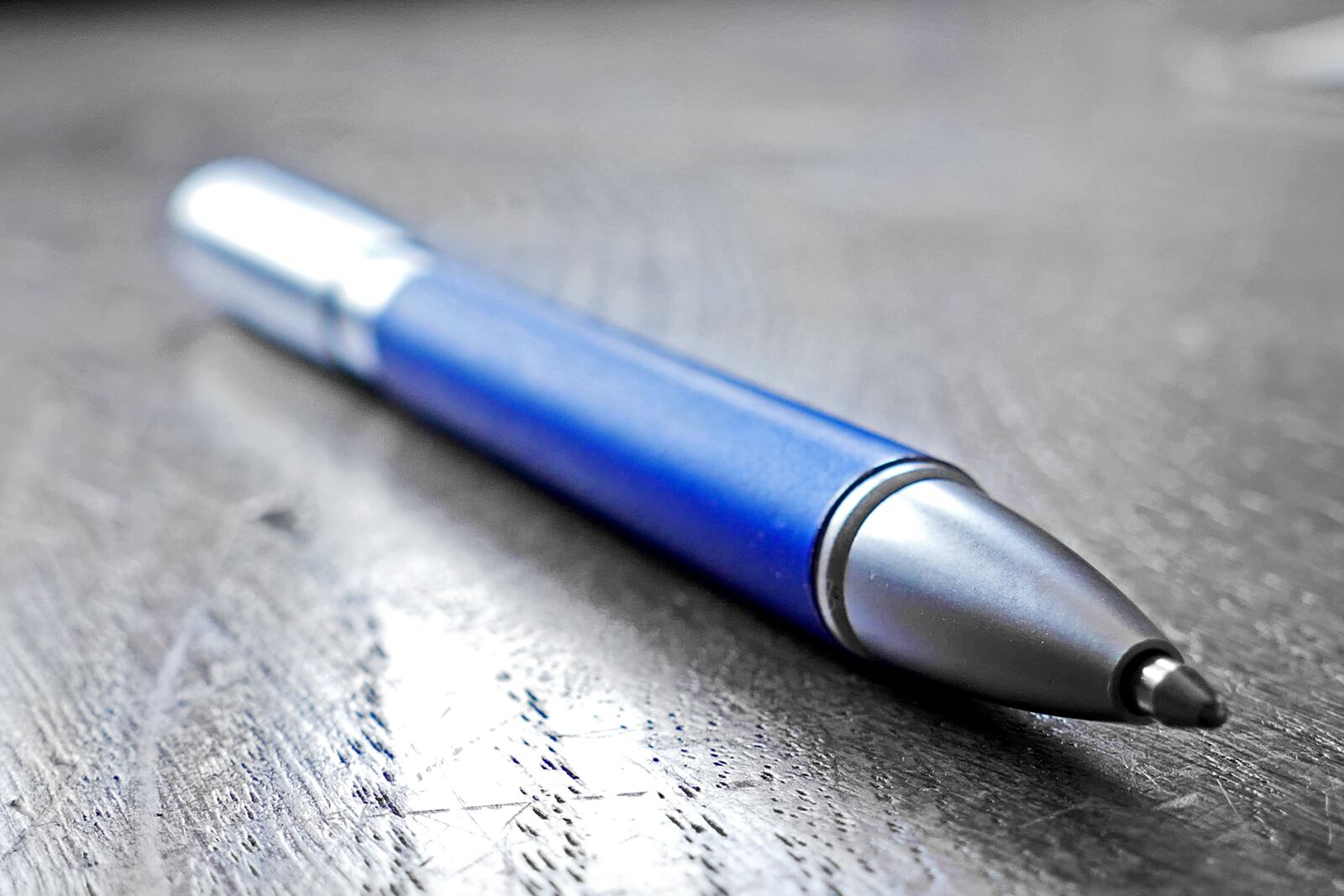 Panasonic Lumix DMC-FZ1000 sample photo. Write, pen, table photography