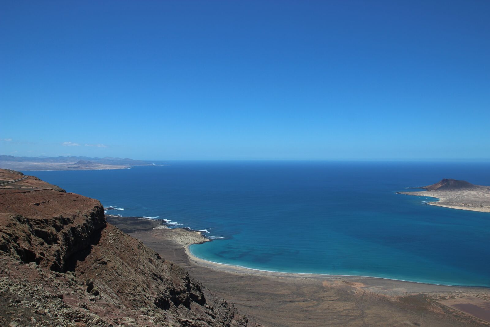 Canon EOS 600D (Rebel EOS T3i / EOS Kiss X5) sample photo. Lanzarote, pristine, sand photography