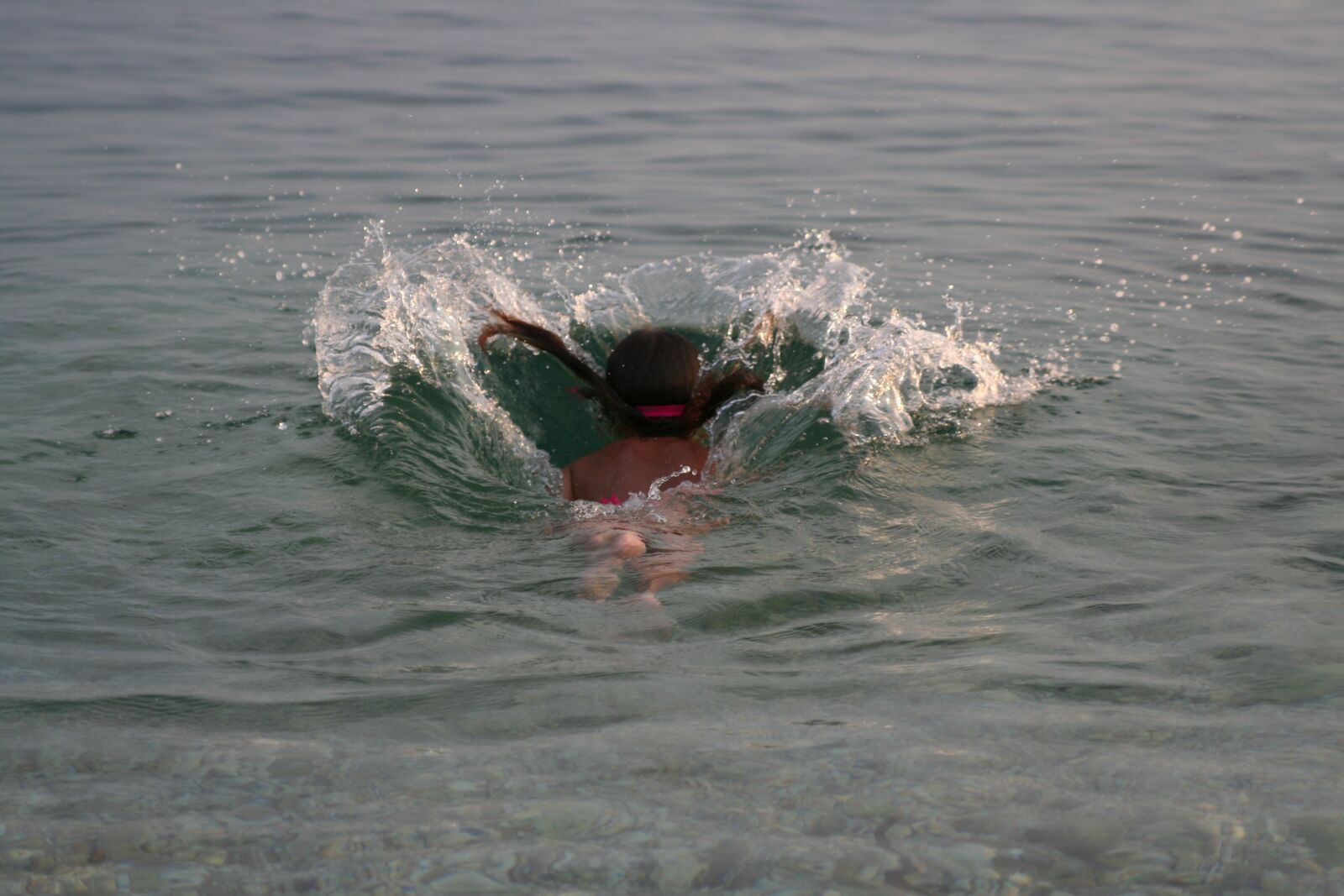 Canon EOS 350D (EOS Digital Rebel XT / EOS Kiss Digital N) sample photo. Jump, swimming, water photography