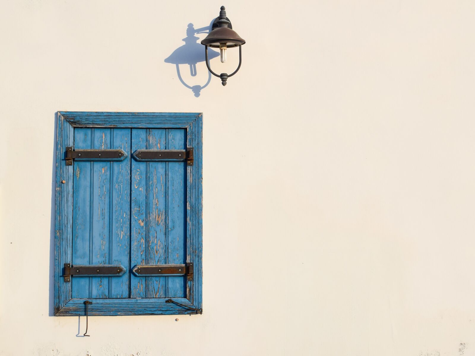 Nikon D3300 sample photo. Window, blue, lamp photography