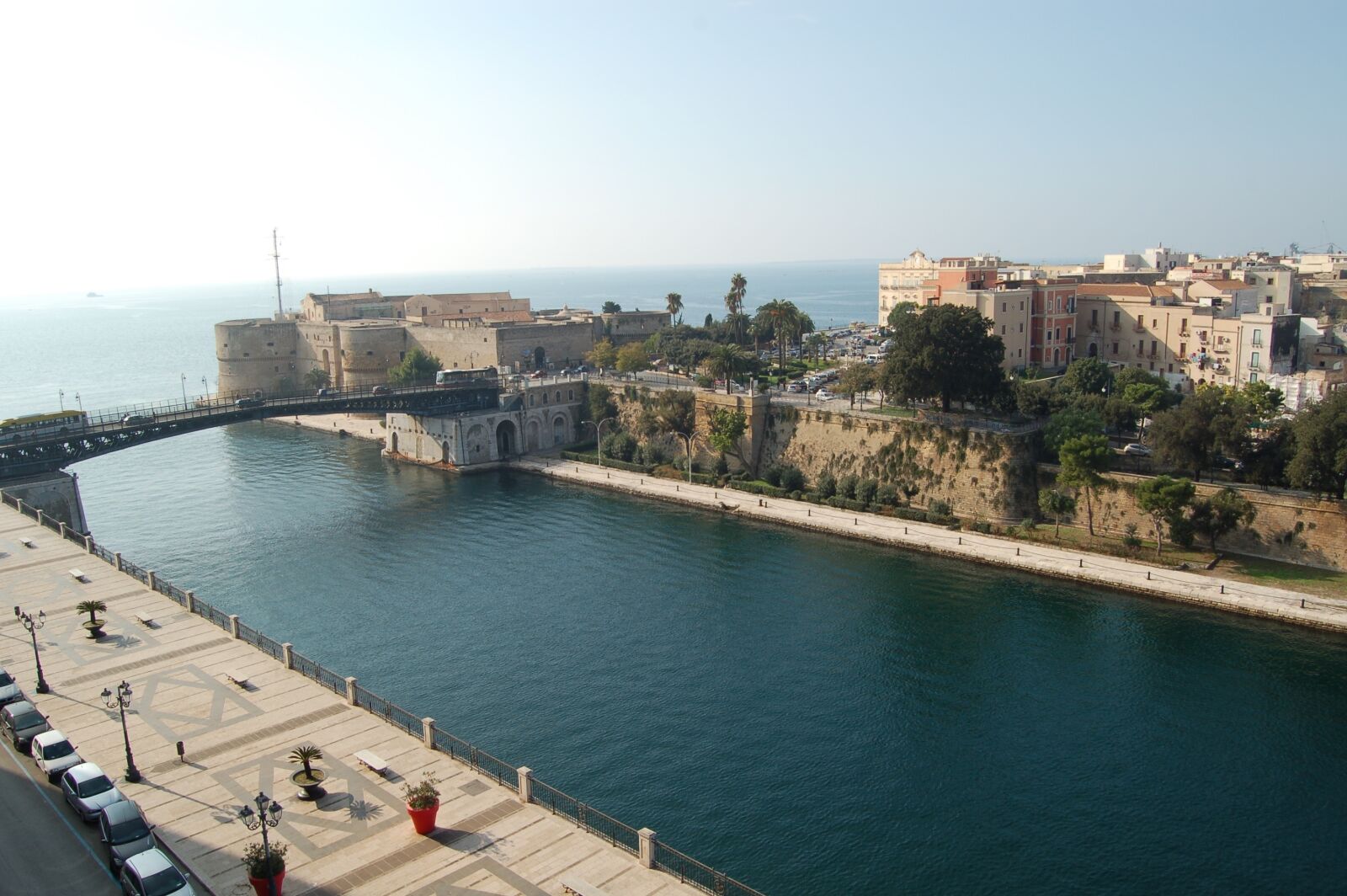 Nikon D50 sample photo. Taranto, waterway, aragonese castle photography