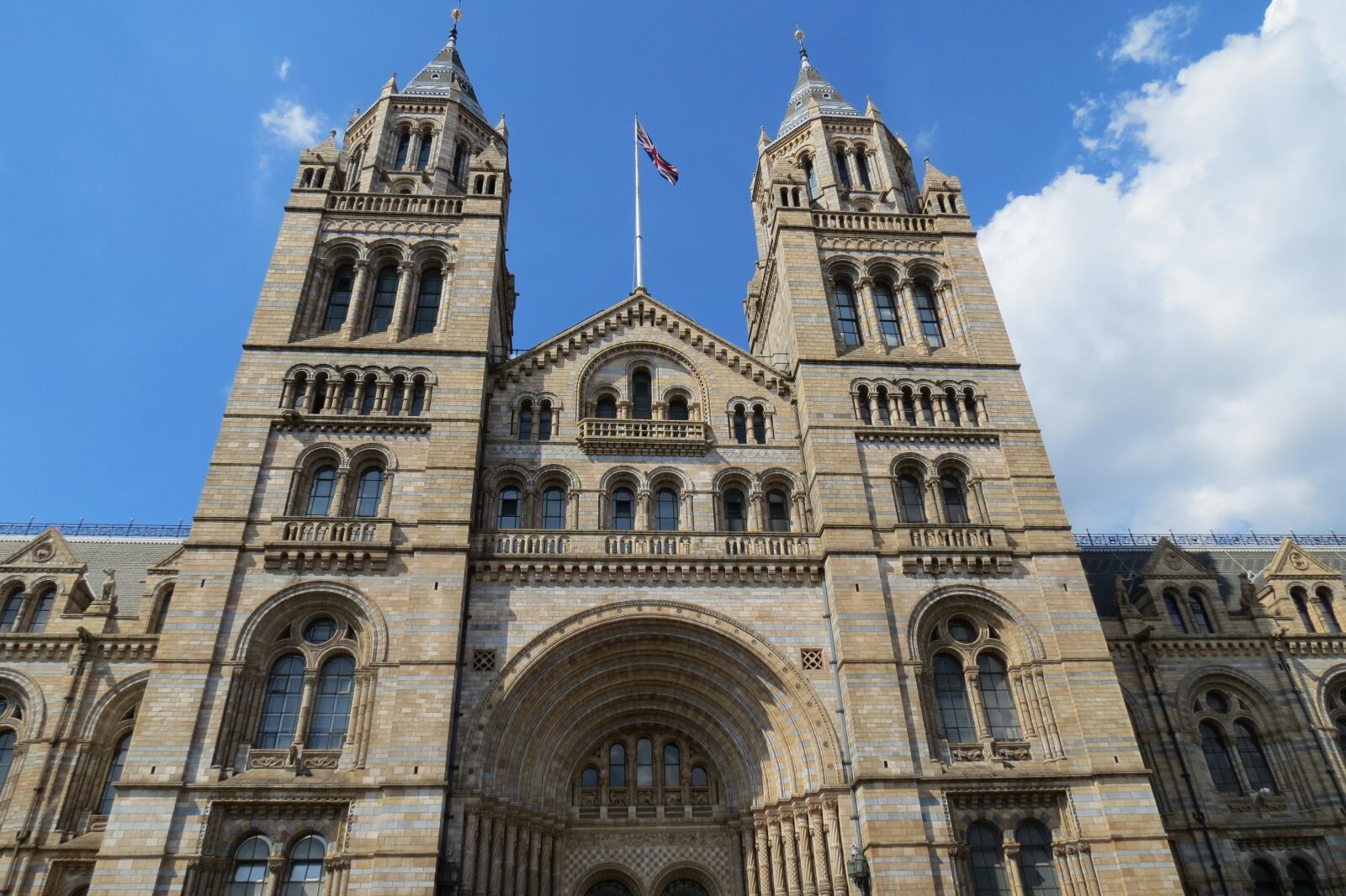 Canon PowerShot SX40 HS sample photo. London, museum, england photography