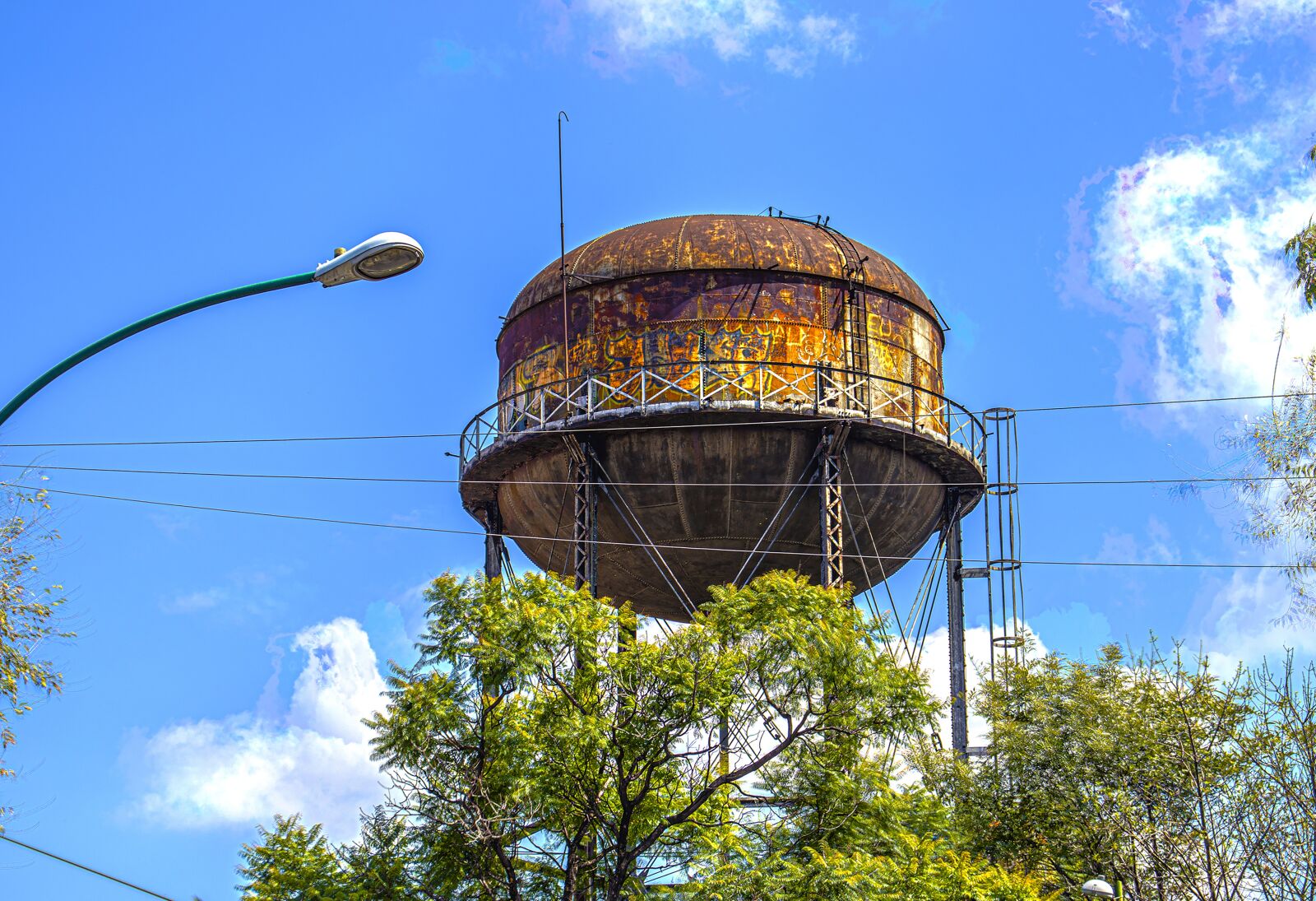 Canon EOS 200D (EOS Rebel SL2 / EOS Kiss X9) sample photo. Water tower, hdr, water photography