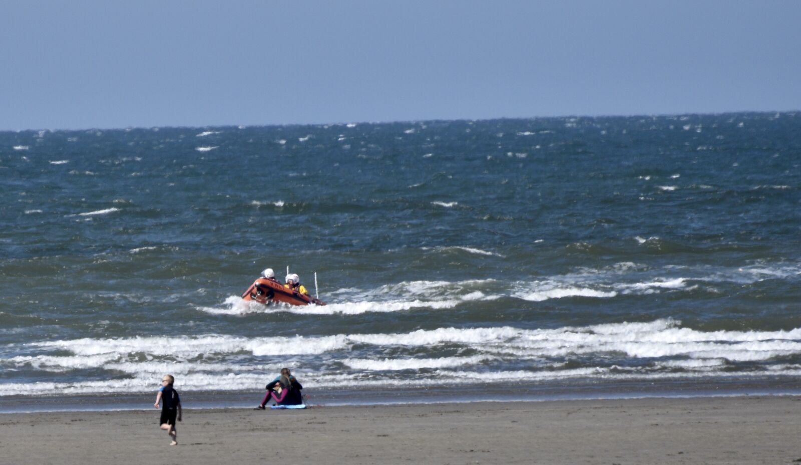 Nikon D5600 sample photo. Rnli, beach, seaside photography