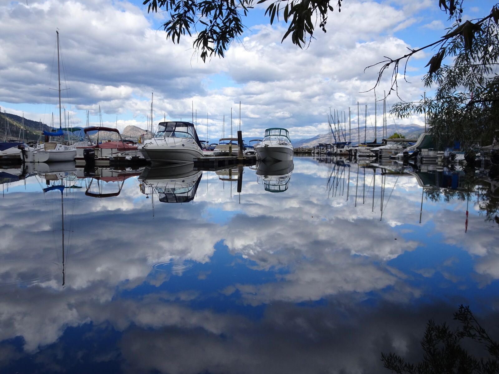 Sony Cyber-shot DSC-HX90V sample photo. Reflection, harbour, selection photography