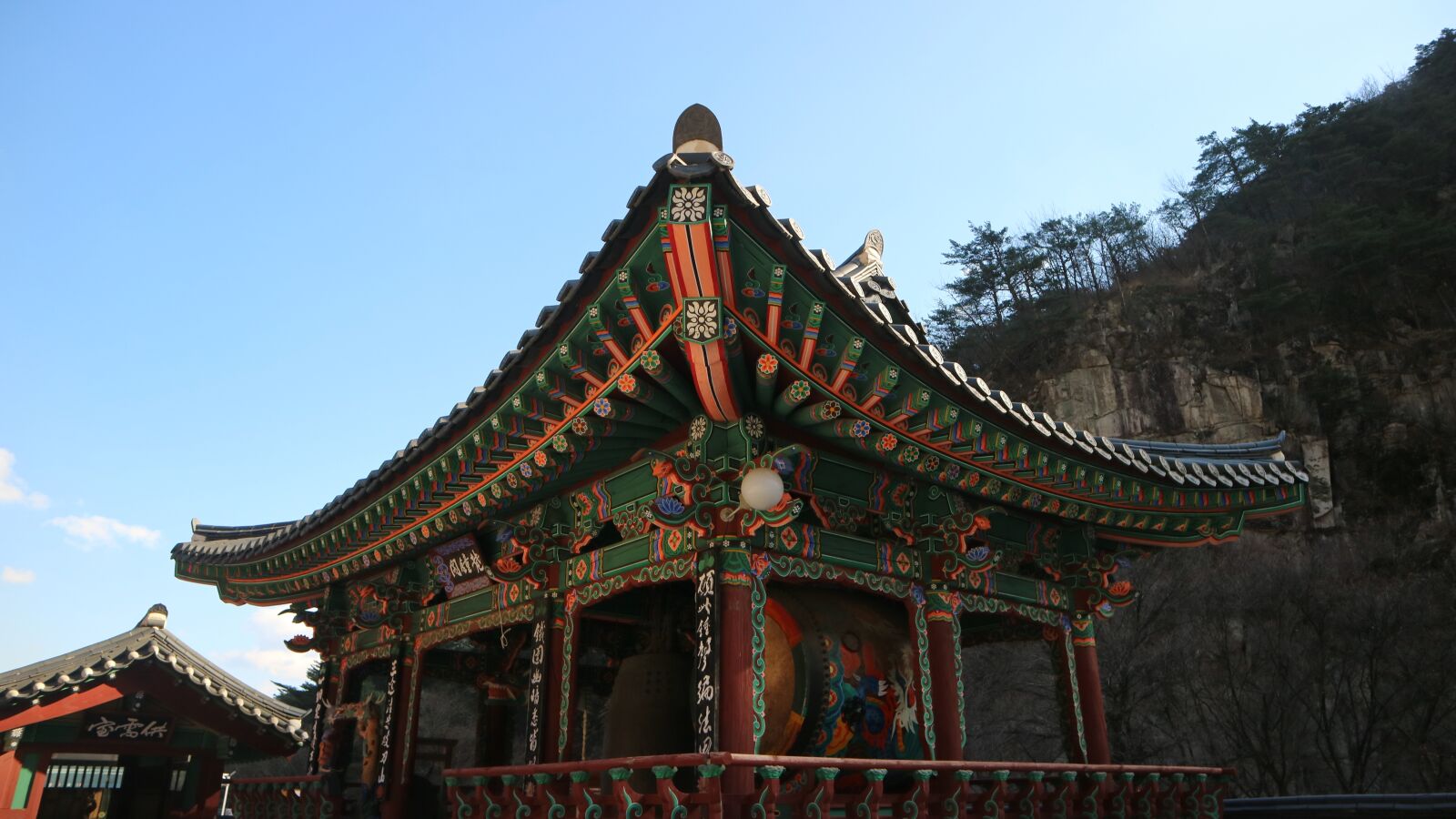 Canon EOS M3 + Canon EF-M 15-45mm F3.5-6.3 IS STM sample photo. Shrine, travel, structure photography