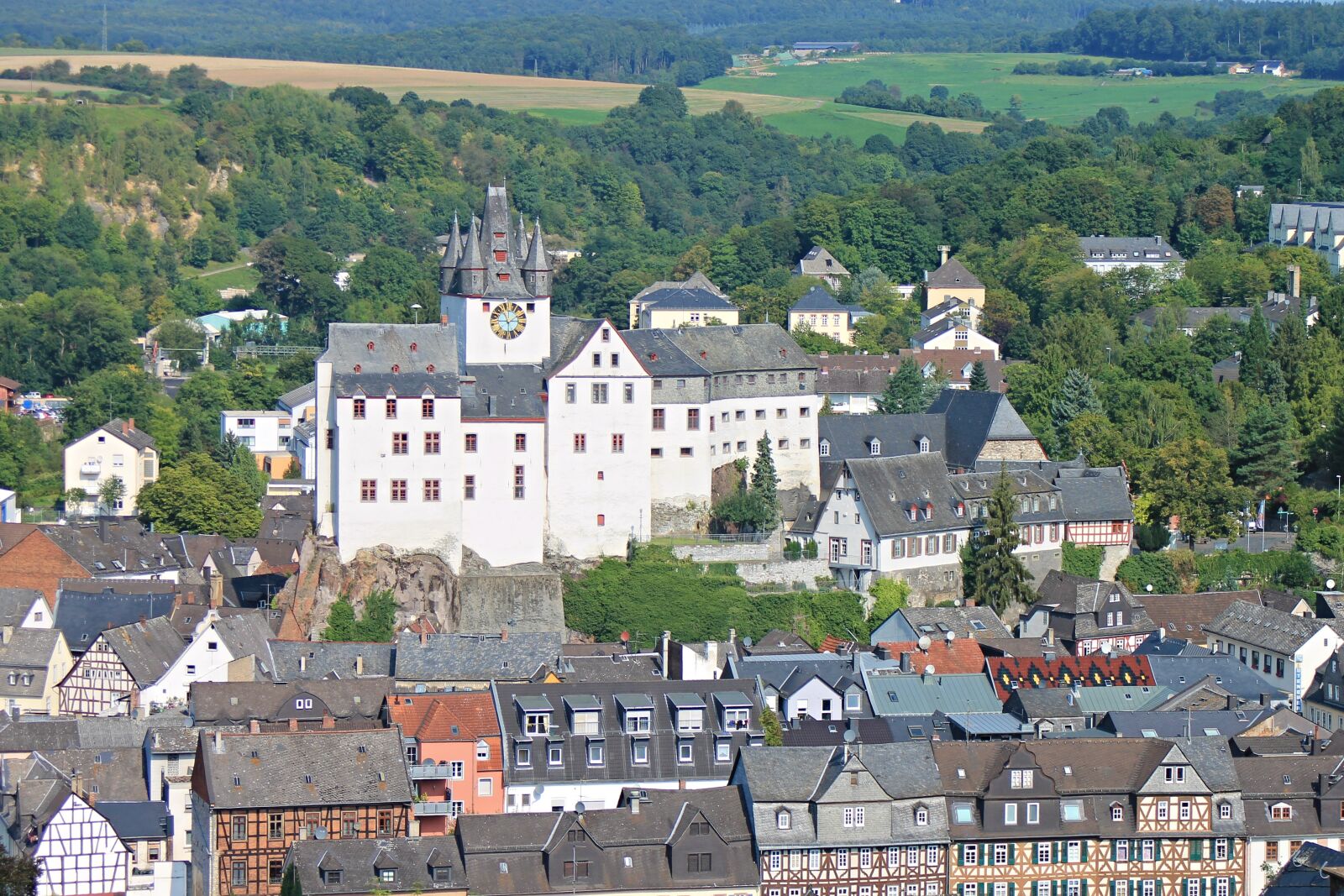 Canon EOS 1100D (EOS Rebel T3 / EOS Kiss X50) + Canon EF 28-80mm f/3.5-5.6 sample photo. Diez, castle, lahn photography