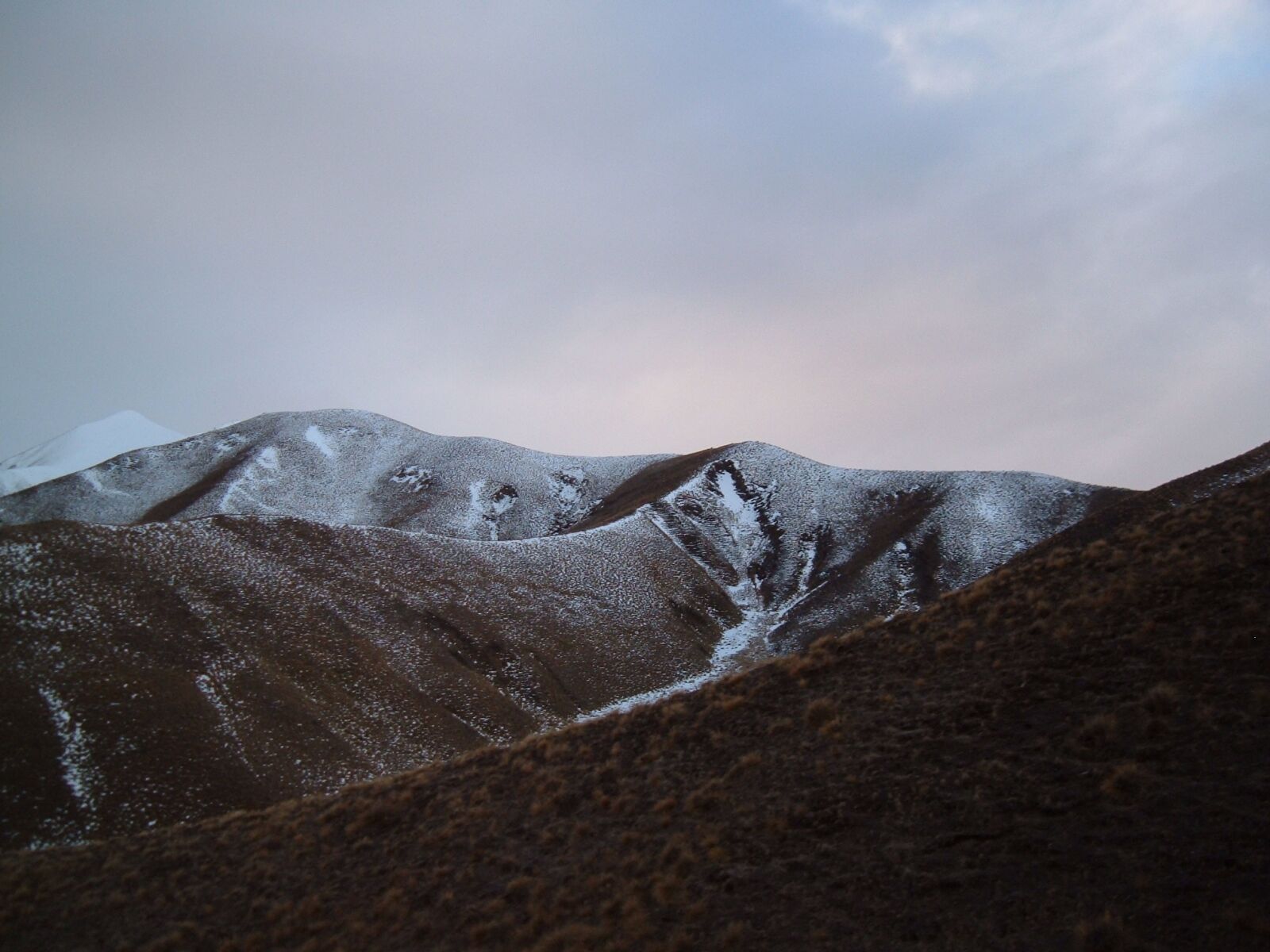 Fujifilm FinePix A330 sample photo. Central otago scenery, mountains photography