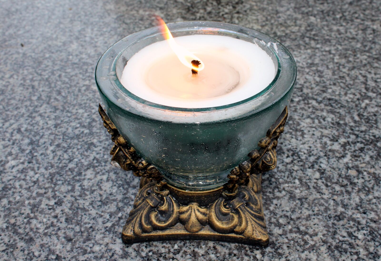 Canon EOS 1200D (EOS Rebel T5 / EOS Kiss X70 / EOS Hi) sample photo. Candle, fire, memory photography
