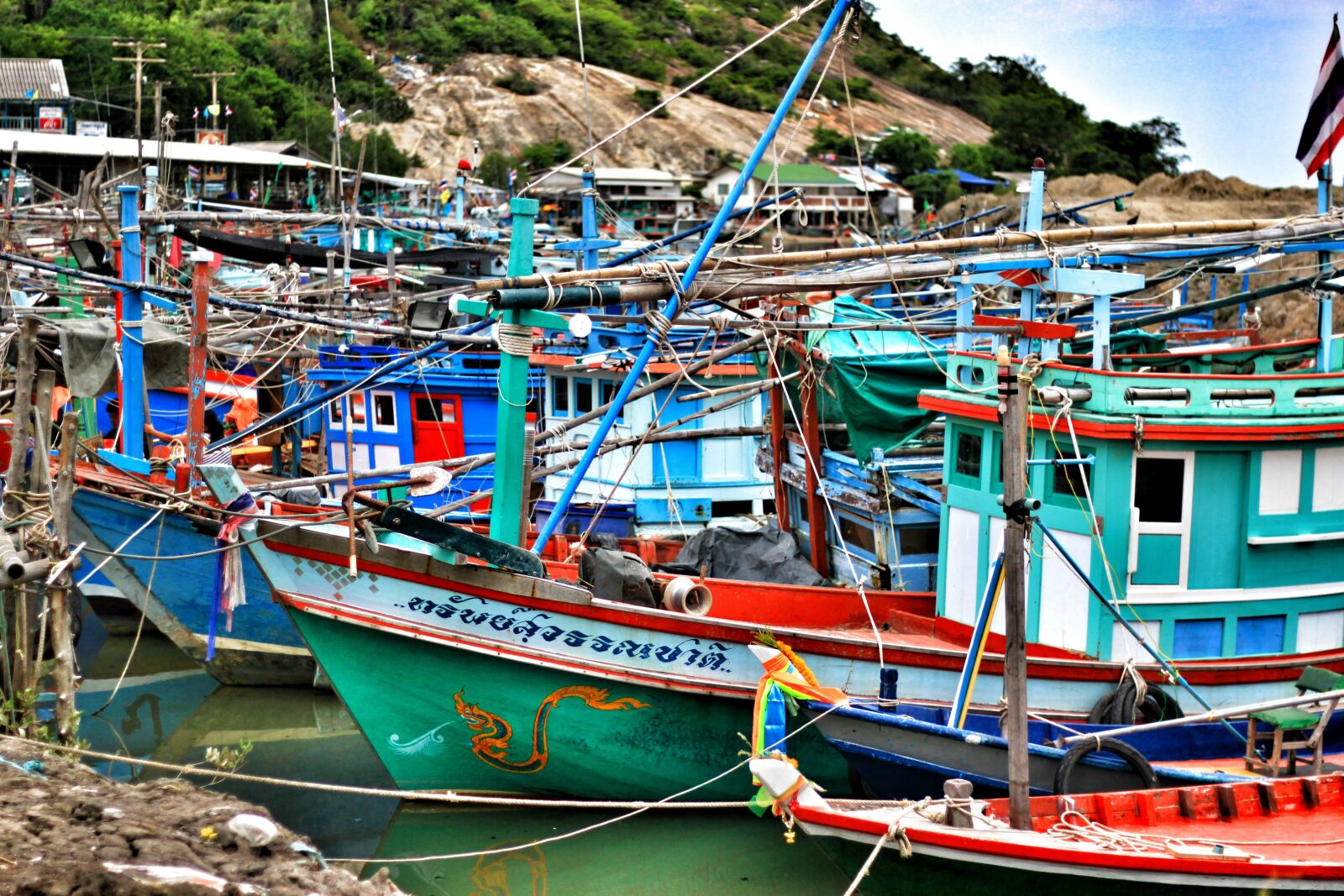 Canon EOS 500D (EOS Rebel T1i / EOS Kiss X3) sample photo. As the boat, sea photography