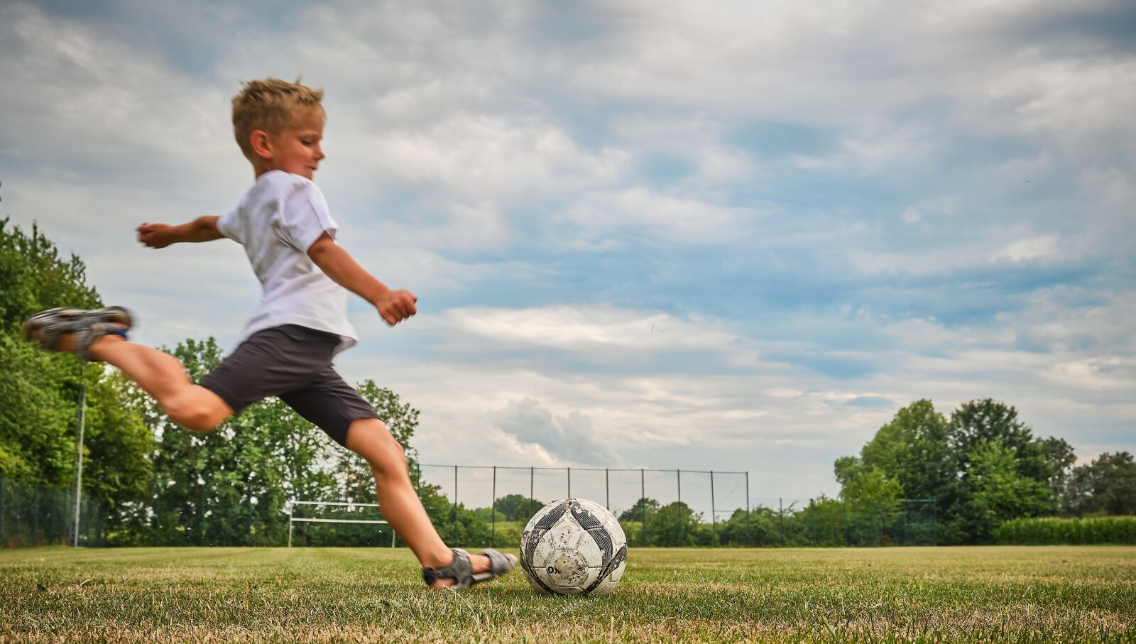 Fujifilm XF 18-55mm F2.8-4 R LM OIS sample photo. Football, child, shot photography