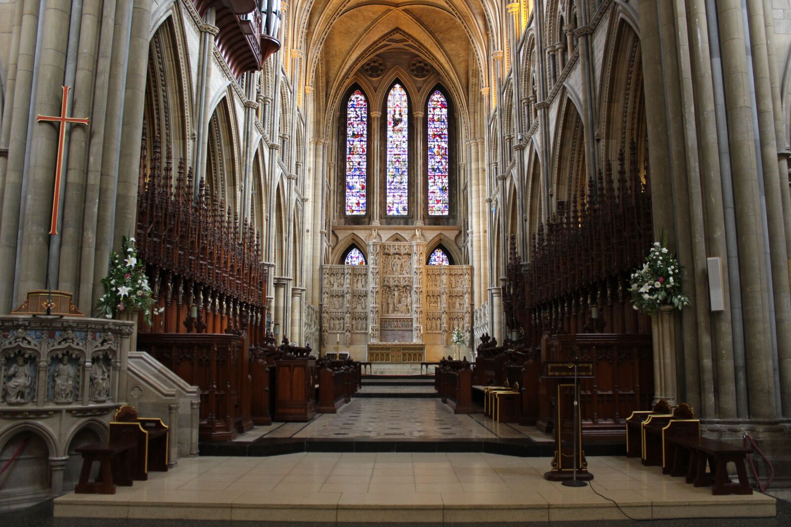 Canon EOS 100D (EOS Rebel SL1 / EOS Kiss X7) sample photo. Cathedral, church, columns photography