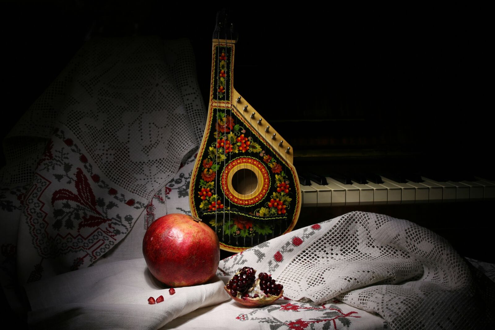 Canon EOS 30D sample photo. Musical still life, piano photography
