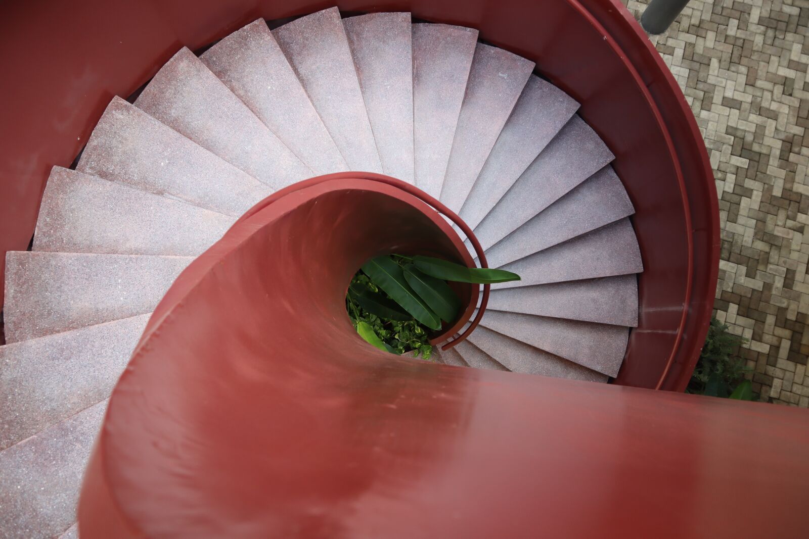 Canon EOS M50 (EOS Kiss M) sample photo. Spiral structure, building in photography