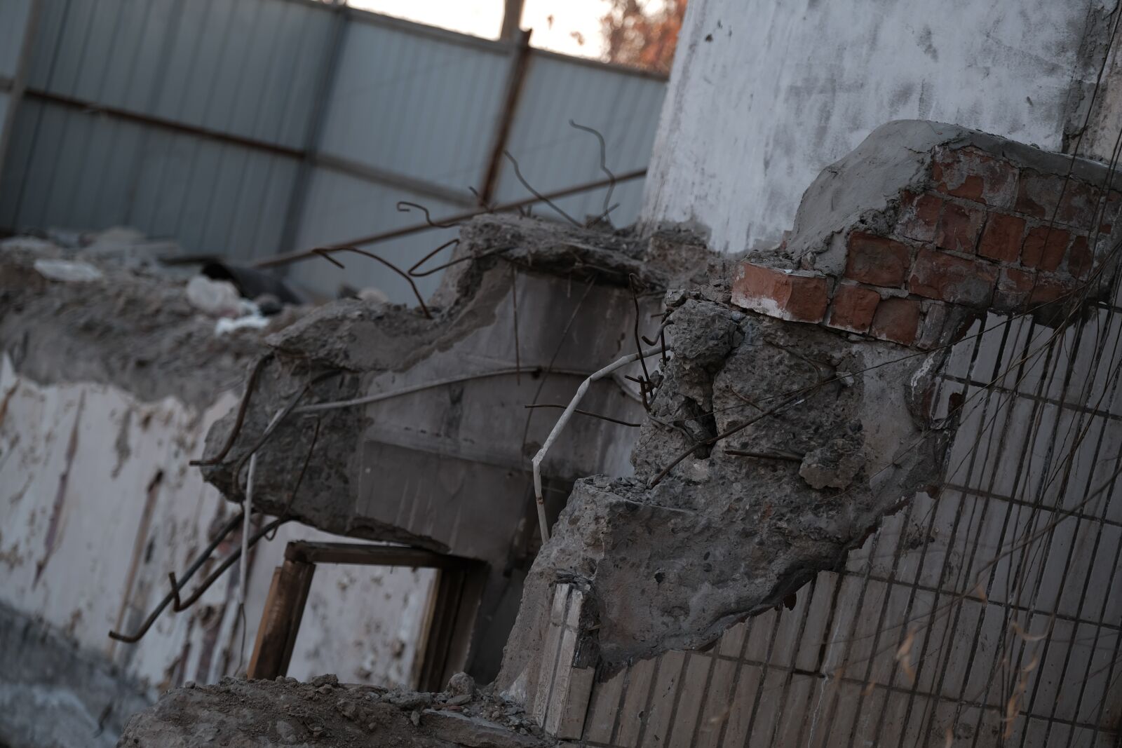 Fujifilm XF 50-140mm F2.8 R LM OIS WR sample photo. Old, building, ruined wall photography