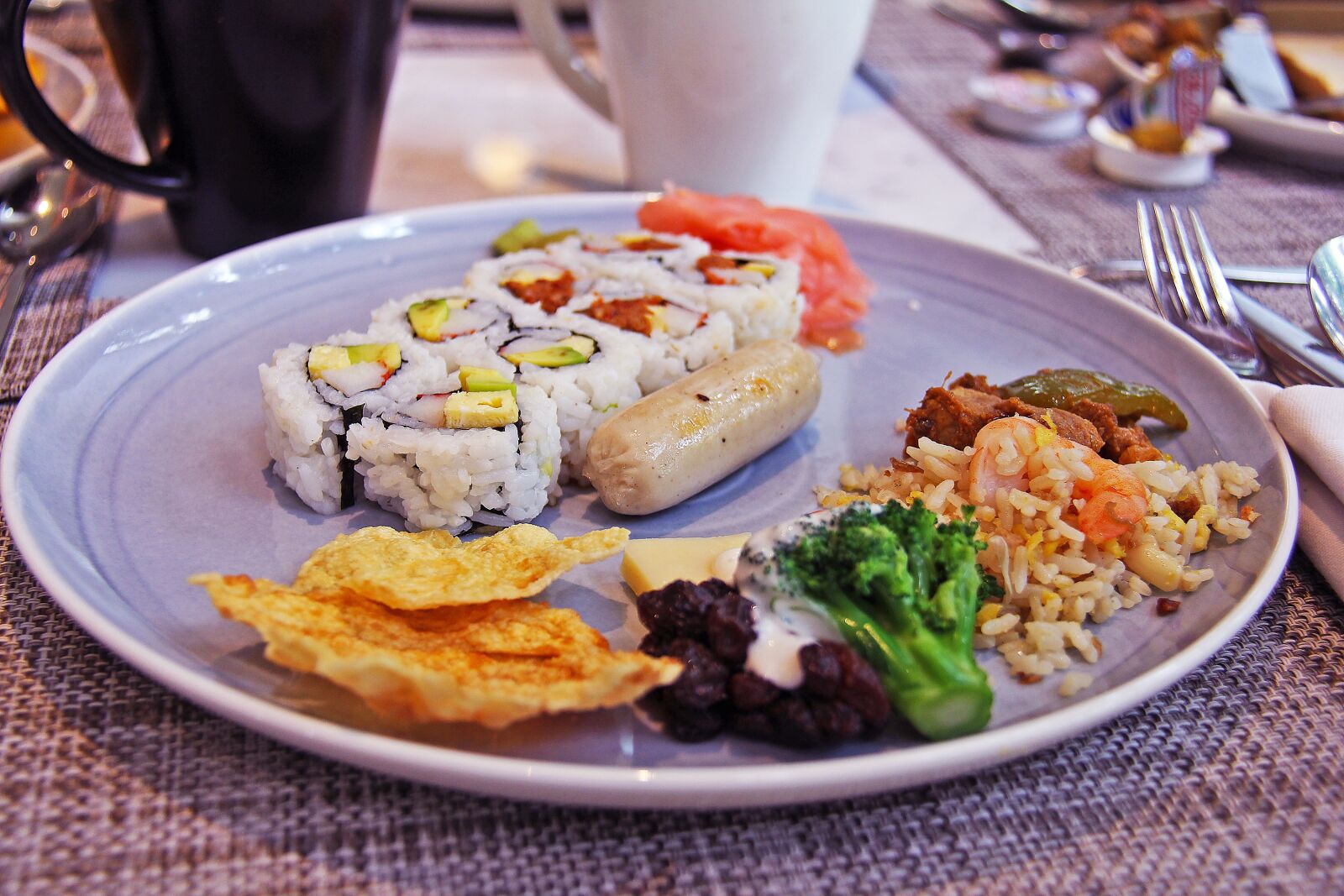 Canon EF-S 18-200mm F3.5-5.6 IS sample photo. Breakfast, hotel, surabaya photography