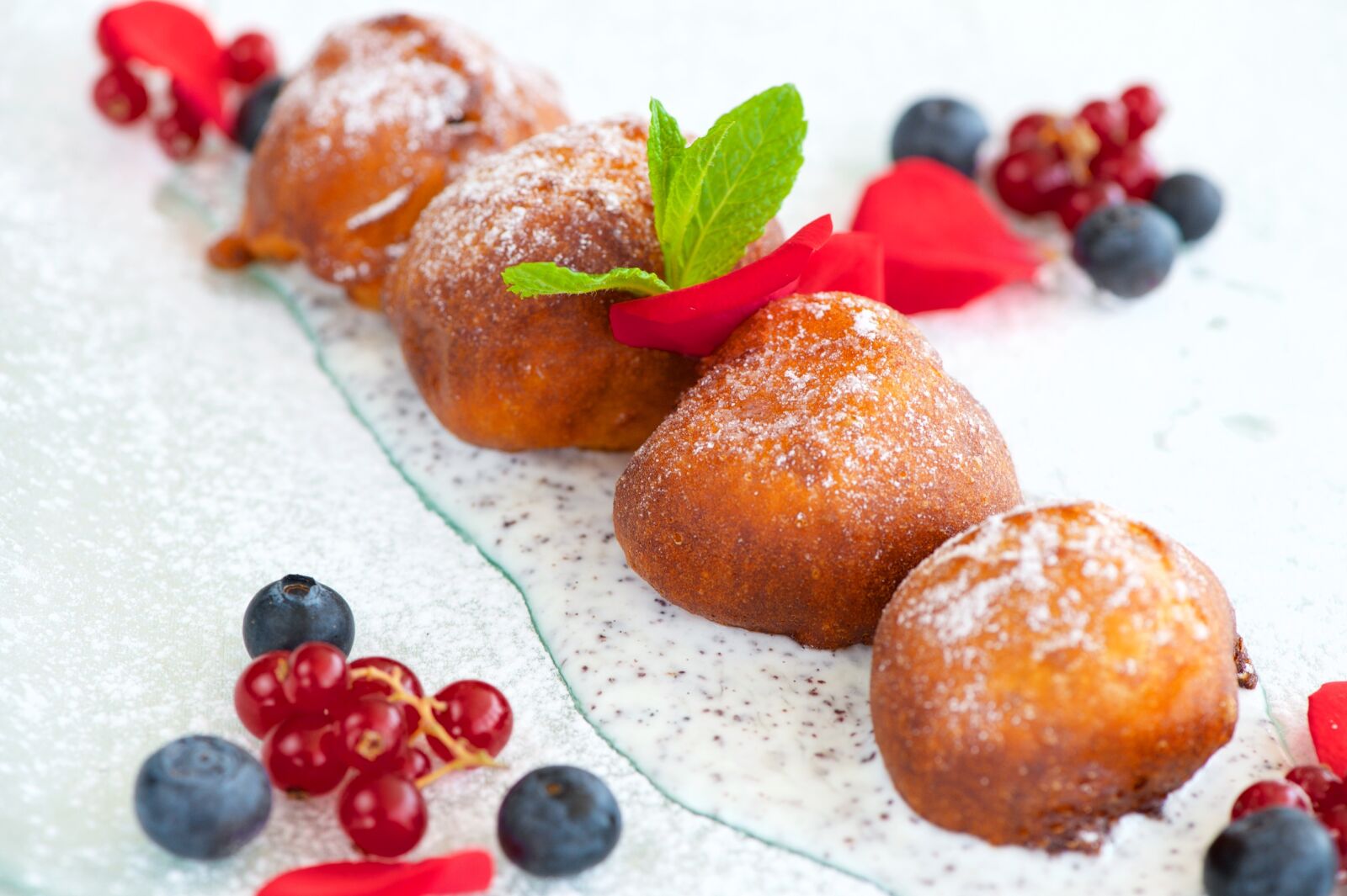 Nikon D4 sample photo. Berries, cake, dessert, desserts photography