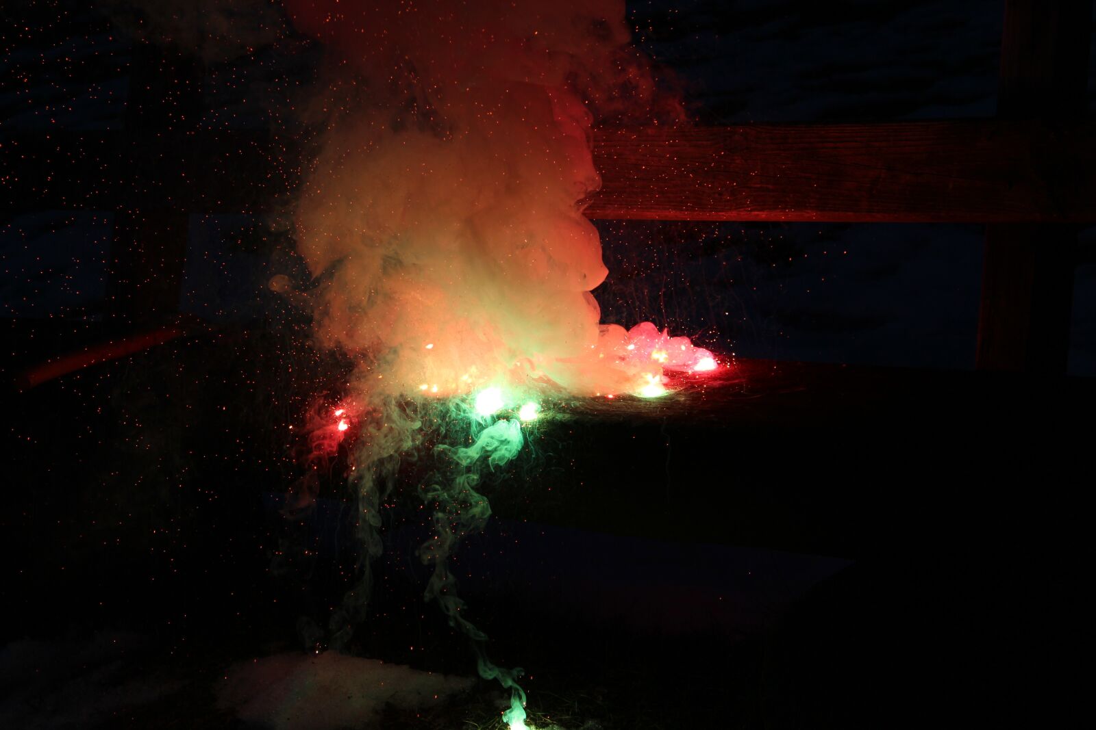 Canon EOS 650D (EOS Rebel T4i / EOS Kiss X6i) sample photo. New year's eve, explosion photography