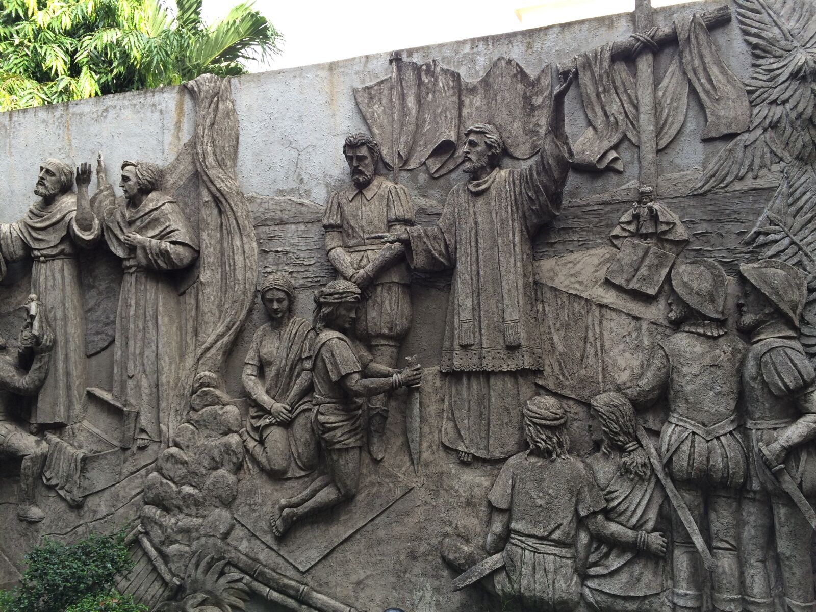 iPhone 5s back camera 4.12mm f/2.2 sample photo. Details, history, wall sculpture photography