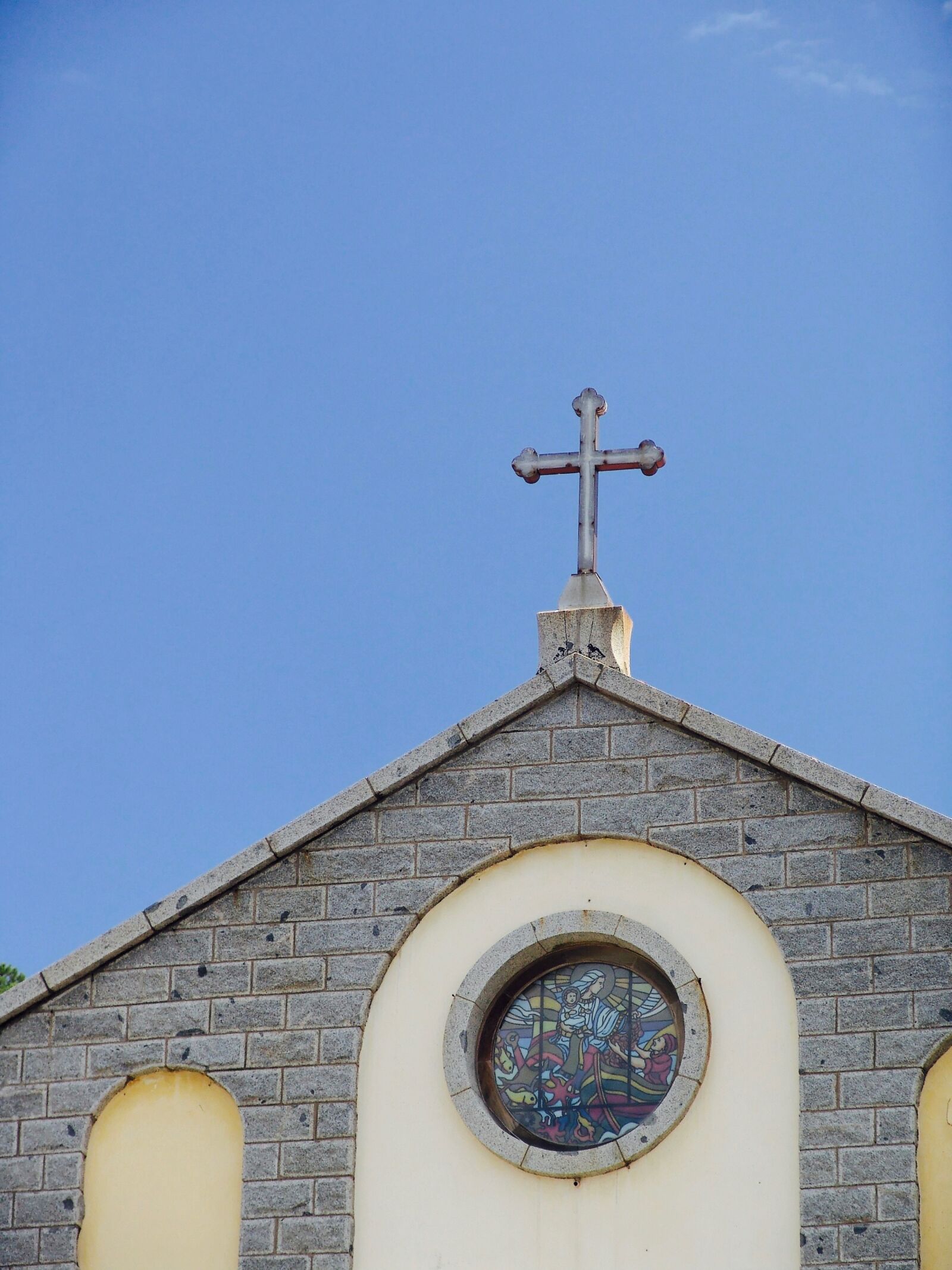 Sony DSC-F828 sample photo. Cross, roof, statue photography