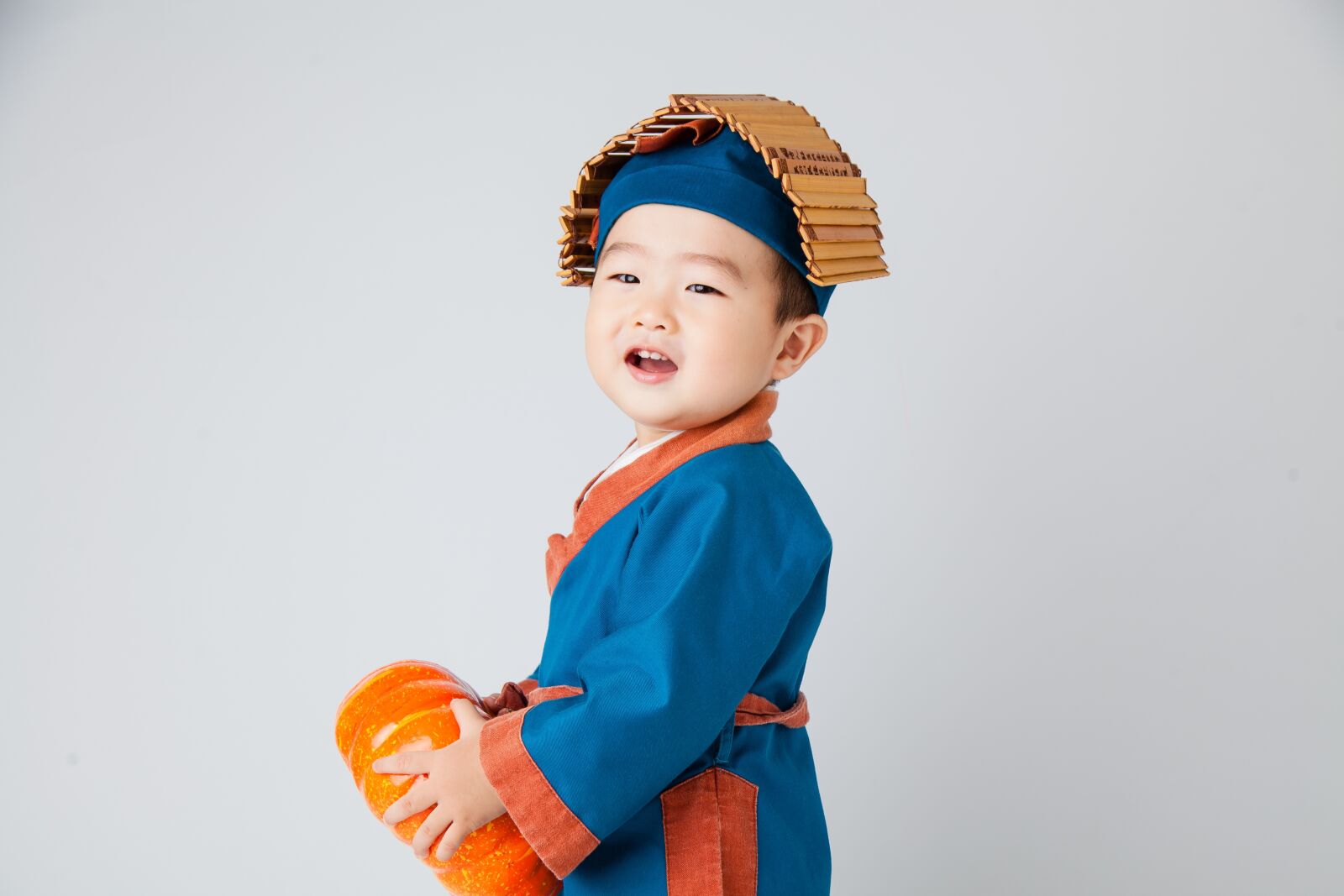 Canon EOS 5D Mark II sample photo. Small farmer, cute kids photography