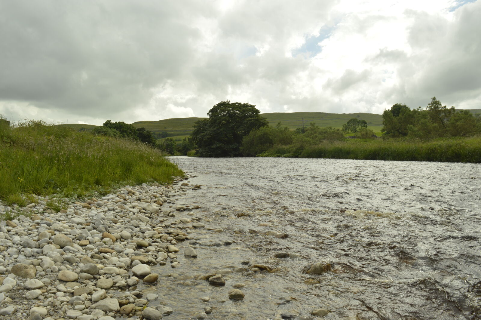 Nikon D3200 sample photo. Clouds, river, stones, stoney photography