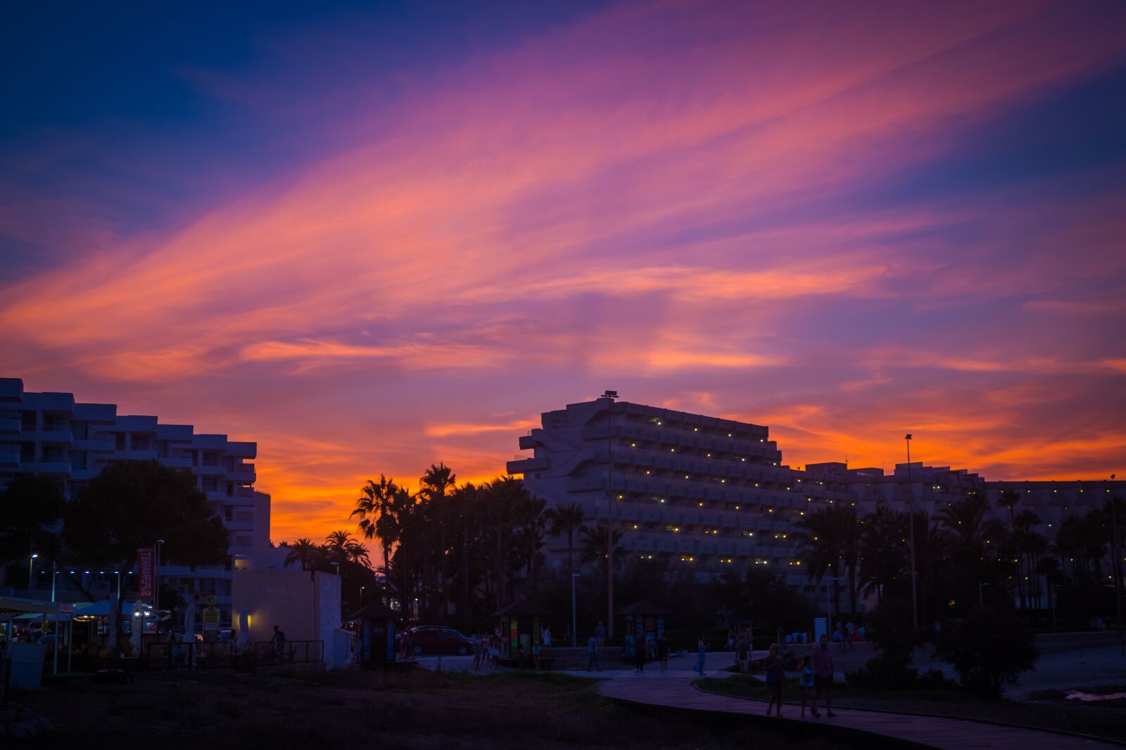 Canon EOS 100D (EOS Rebel SL1 / EOS Kiss X7) sample photo. Sunset, clouds, hotel photography