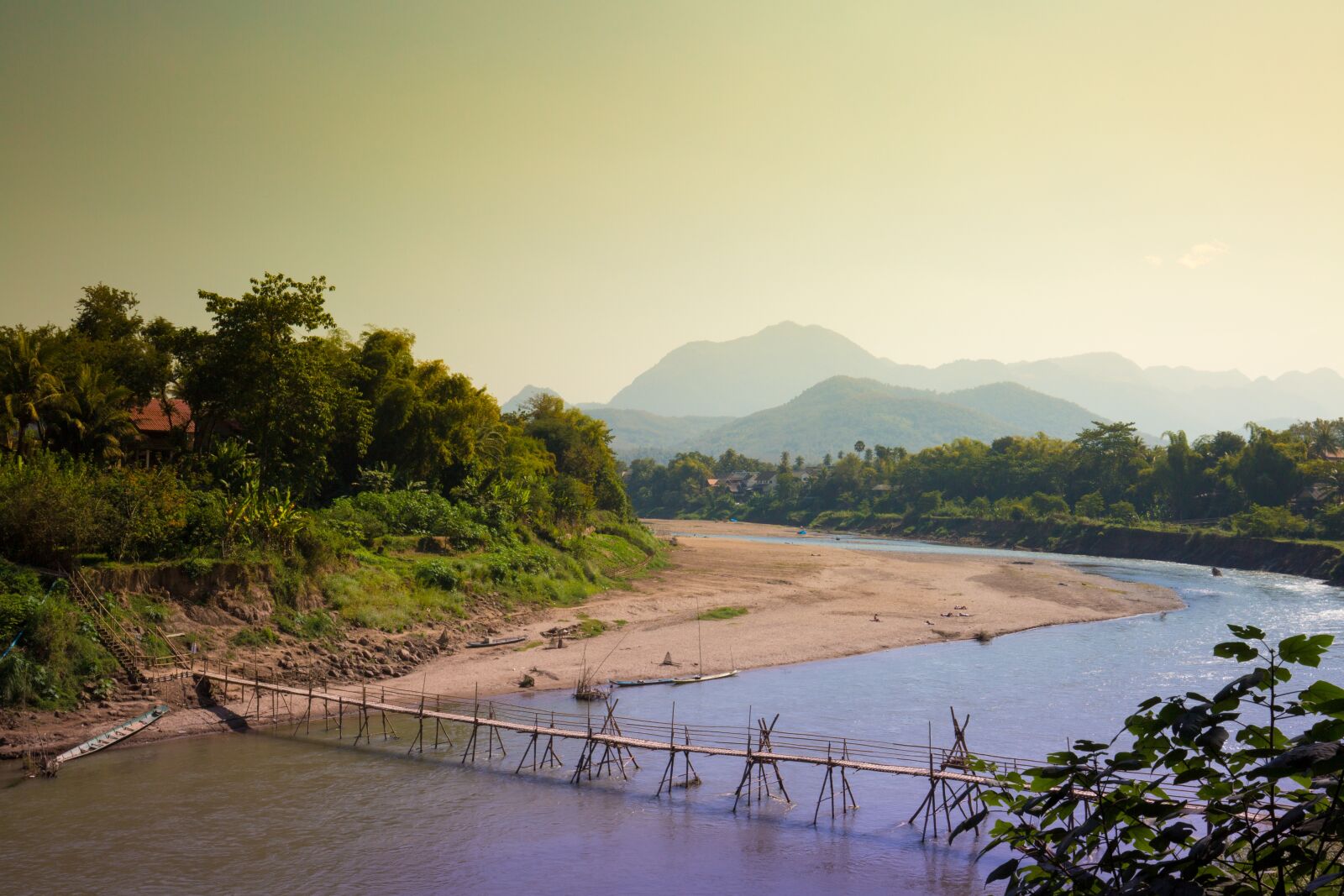 Canon EF 16-35mm F4L IS USM sample photo. Luang prabang, khan river photography