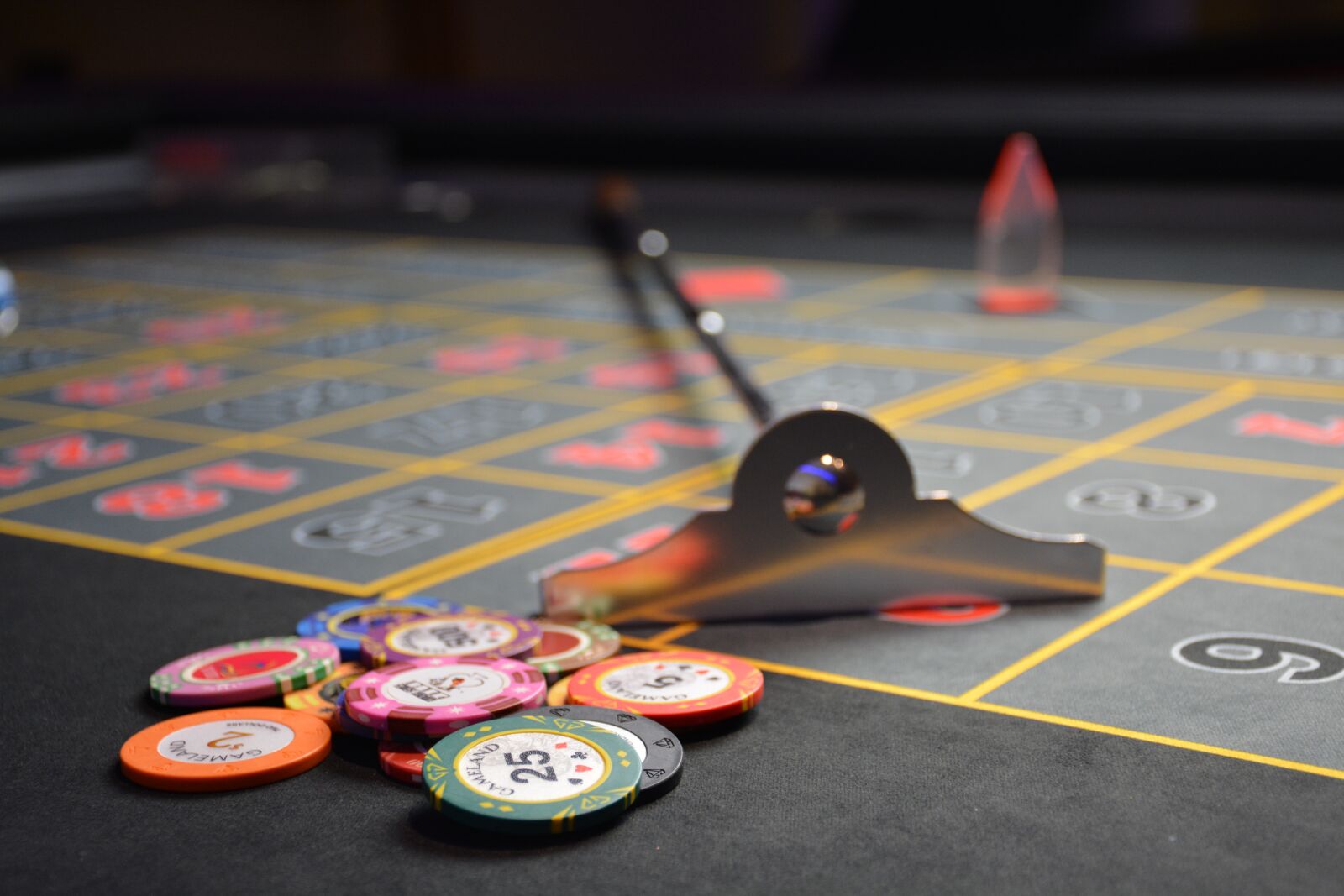 Nikon D5200 sample photo. Poker, art culosdepoker, briefcase photography