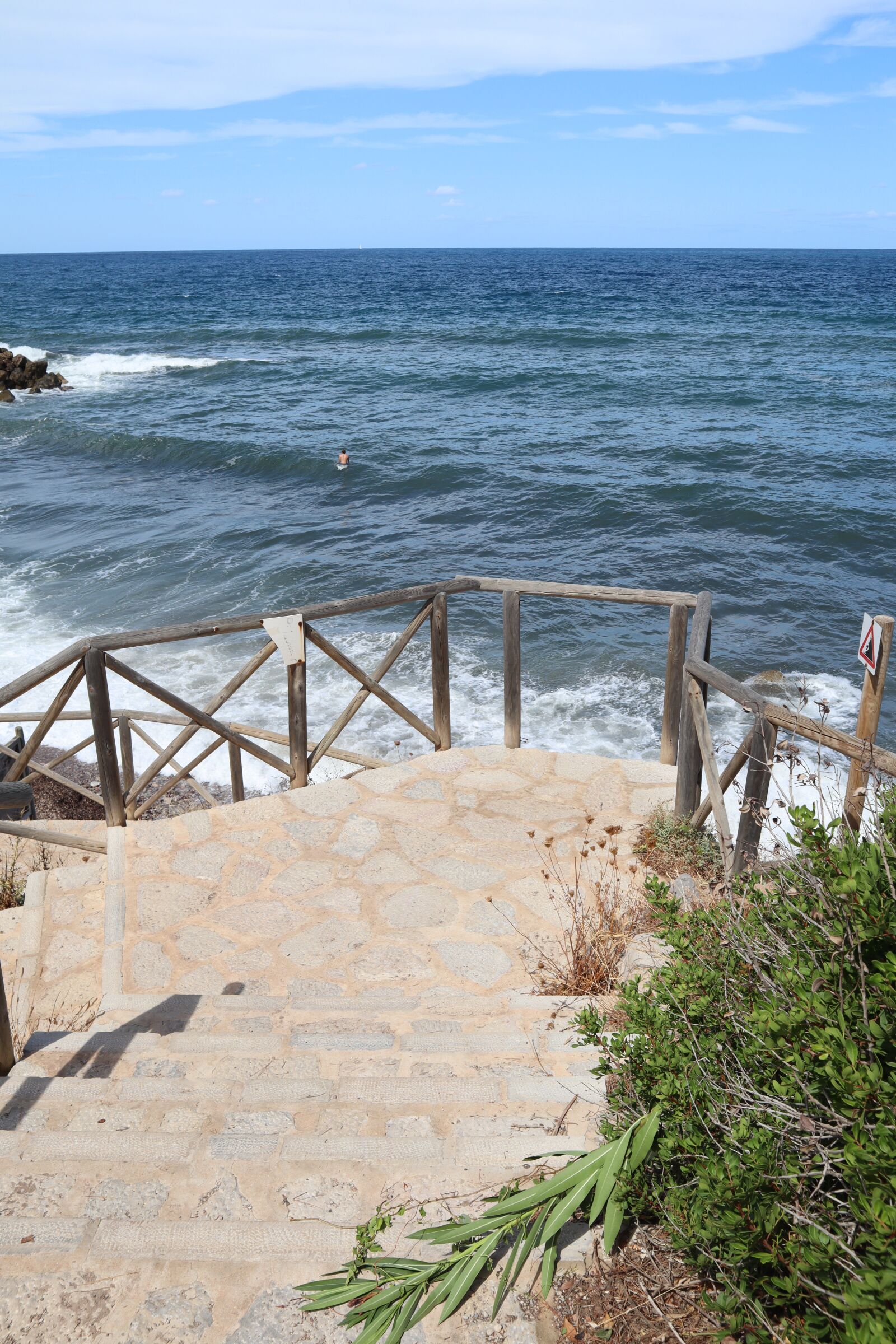 Canon EF-M 15-45mm F3.5-6.3 IS STM sample photo. Stairs, sea, green photography