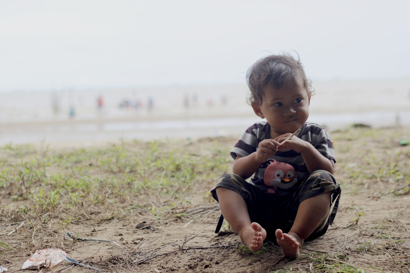 Canon EOS 600D (Rebel EOS T3i / EOS Kiss X5) + Canon EF 50mm F1.8 II sample photo. Child, own, lonely photography