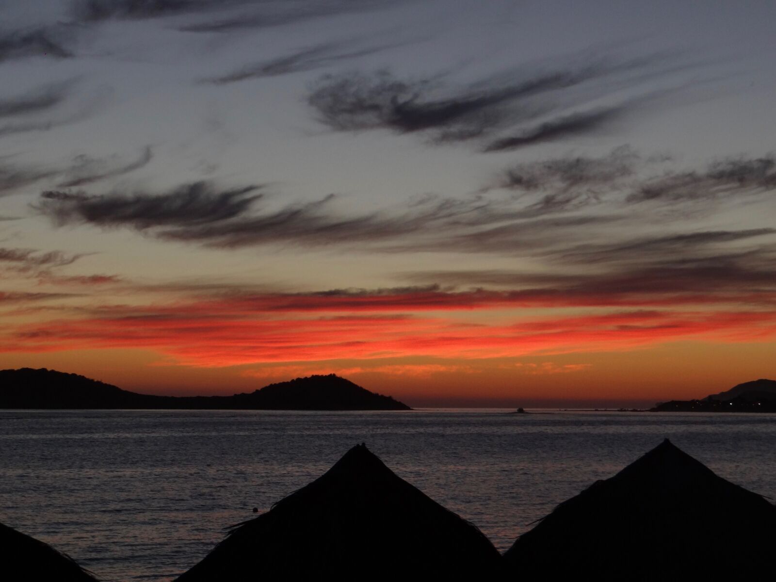 Sony Cyber-shot DSC-HX100V sample photo. Sunset, beach, sea photography