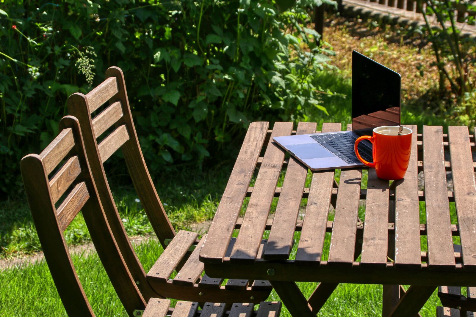 Canon EOS 80D sample photo. Mobile, chairs, home office photography