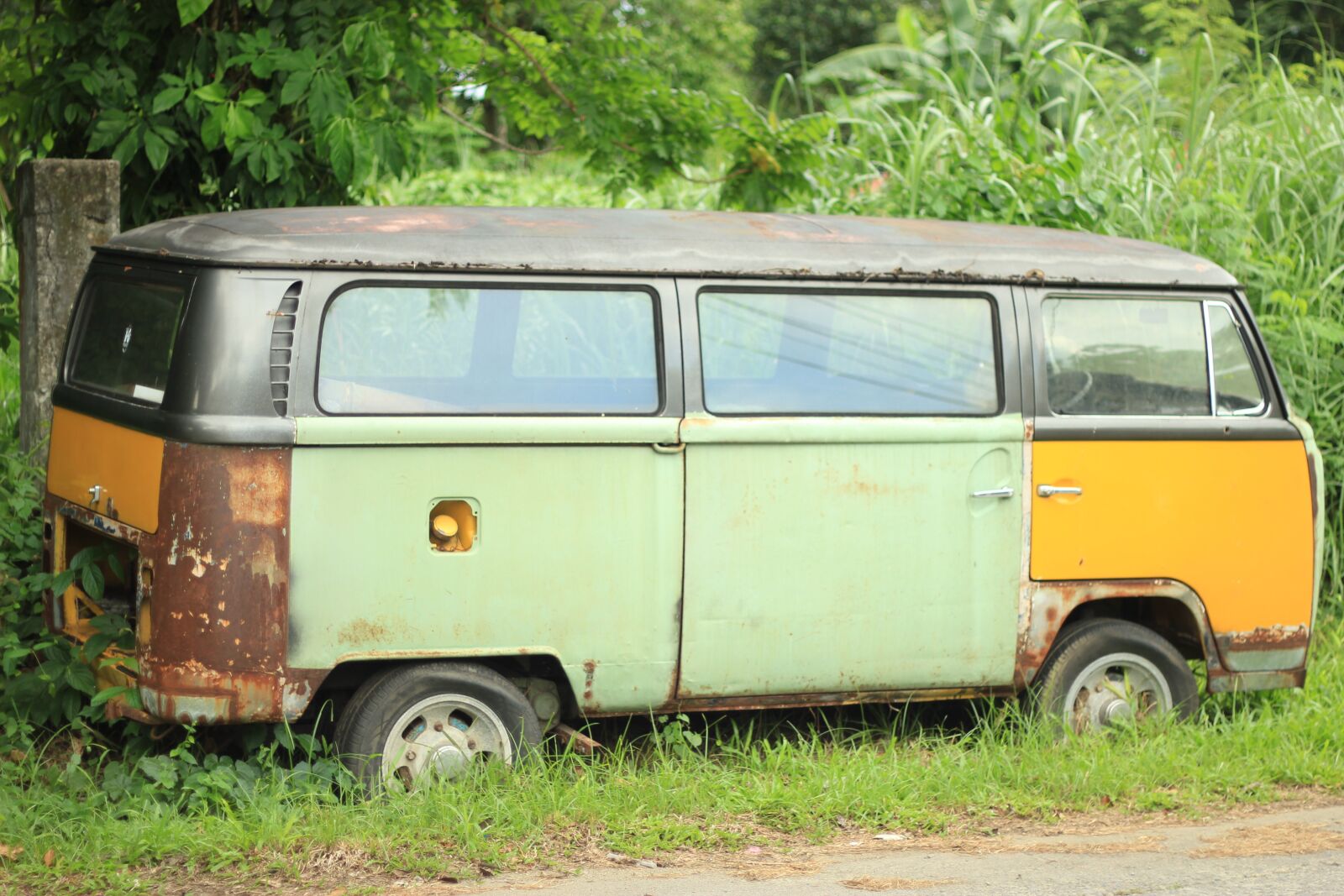 Canon EOS 550D (EOS Rebel T2i / EOS Kiss X4) sample photo. Van, hippie, vintage photography