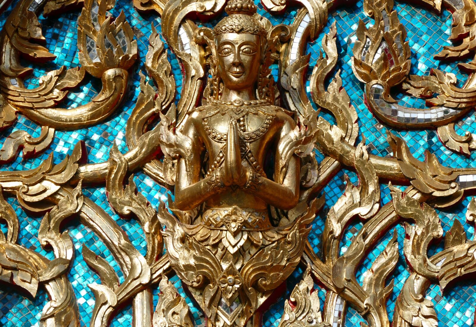 Panasonic Lumix DMC-FZ1000 sample photo. Religion, art, golden photography