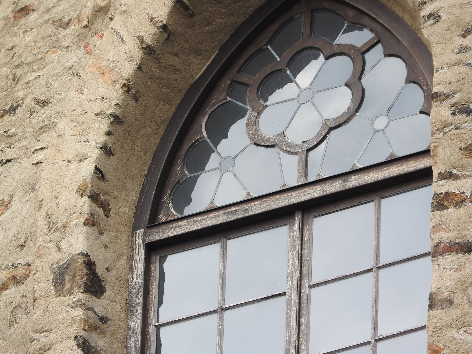 Nikon Coolpix P610 sample photo. Window, historical, glass photography