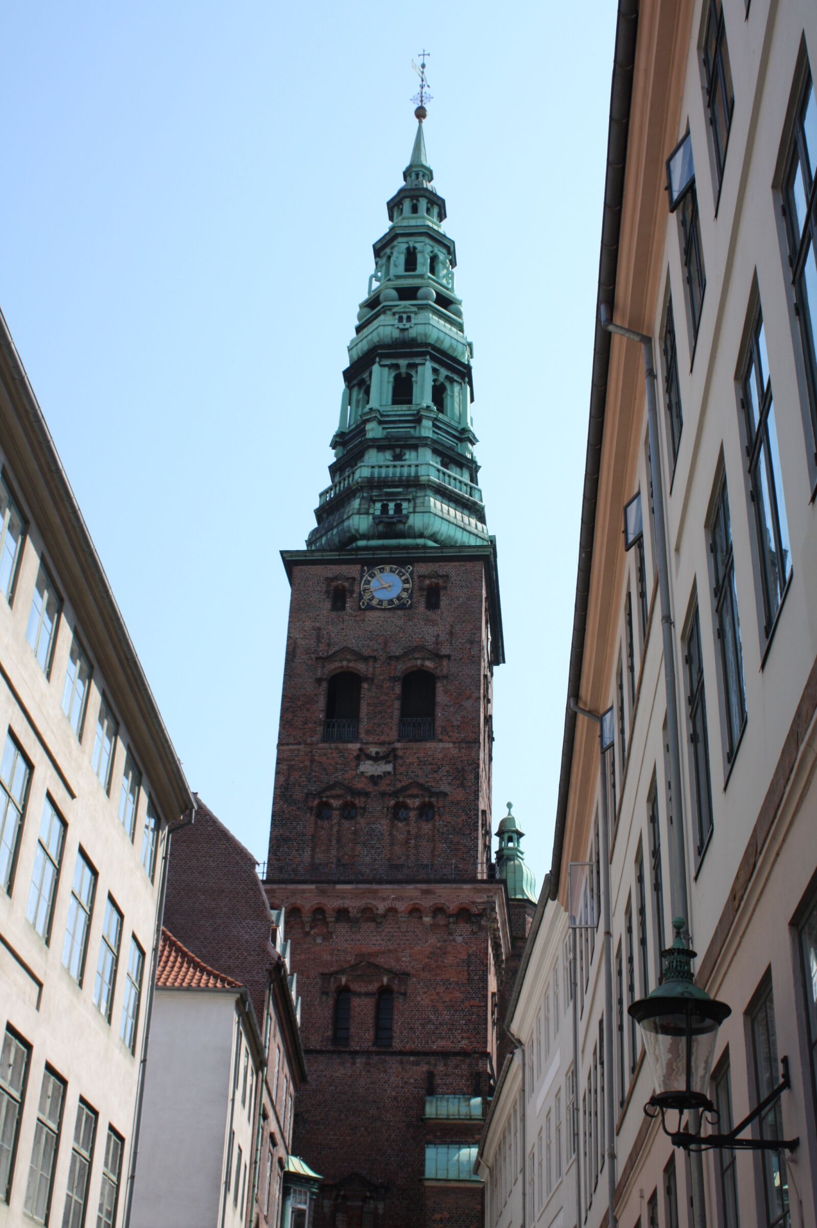 Canon EOS 450D (EOS Rebel XSi / EOS Kiss X2) sample photo. Steeple, church, alley photography